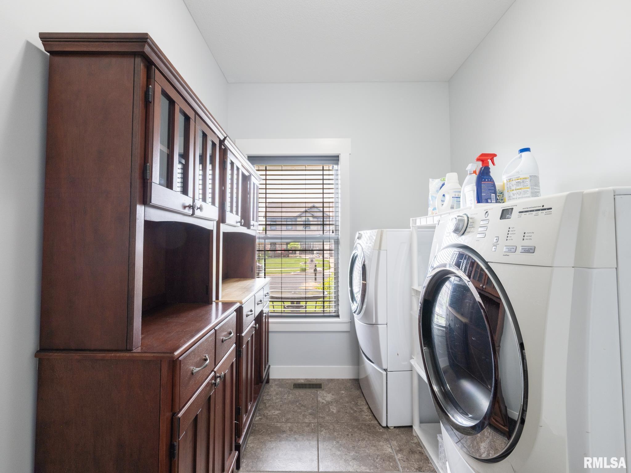 1209 DORCHESTER Court