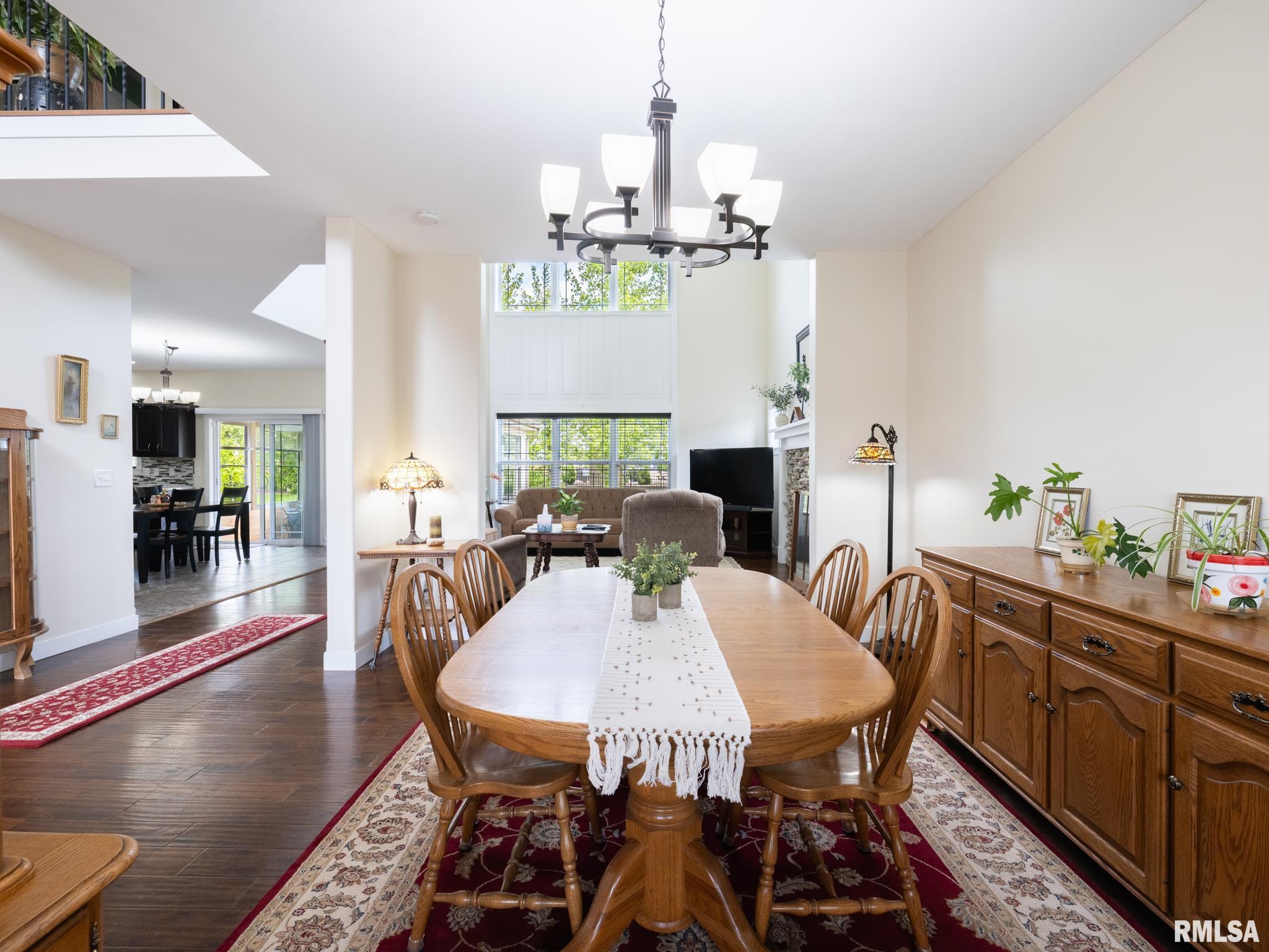 1209 DORCHESTER Court