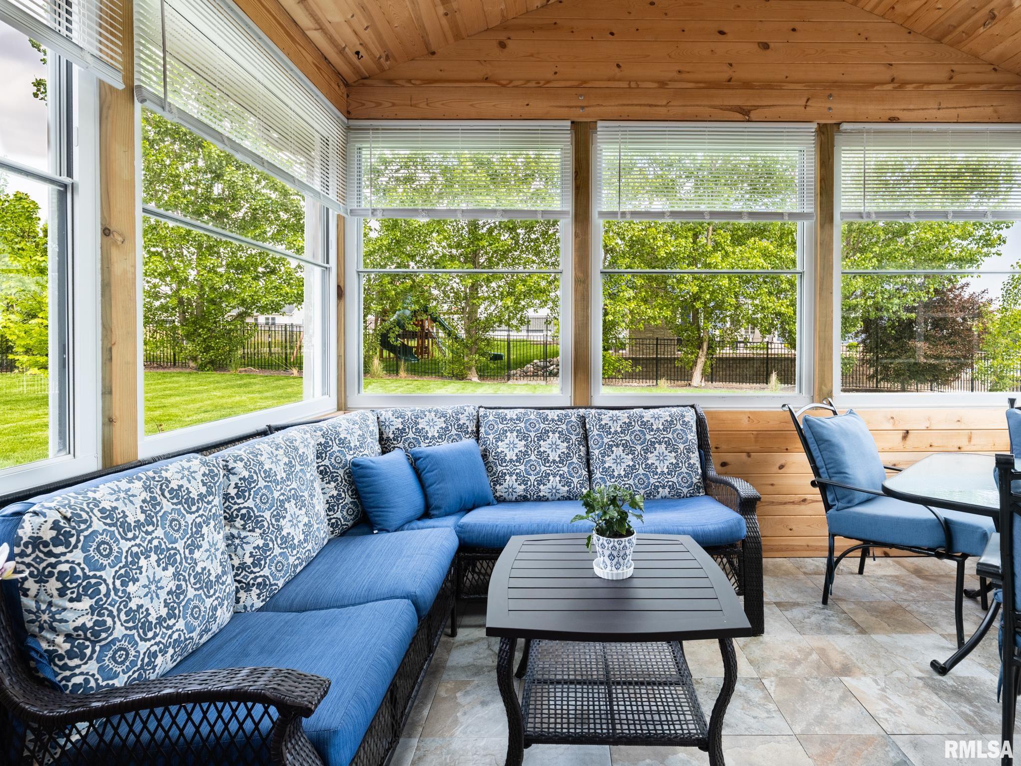 1209 DORCHESTER Court