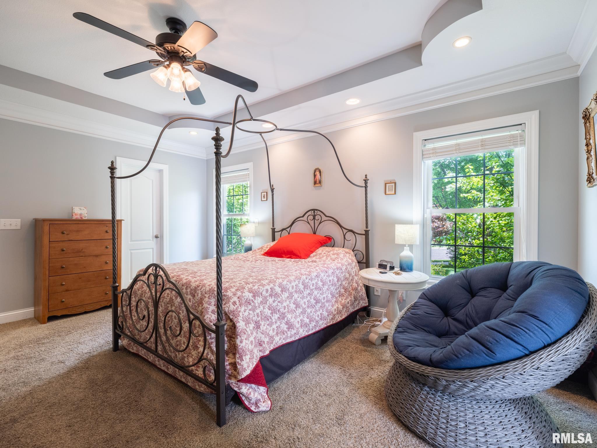 5800 W EAGLECREEK Drive