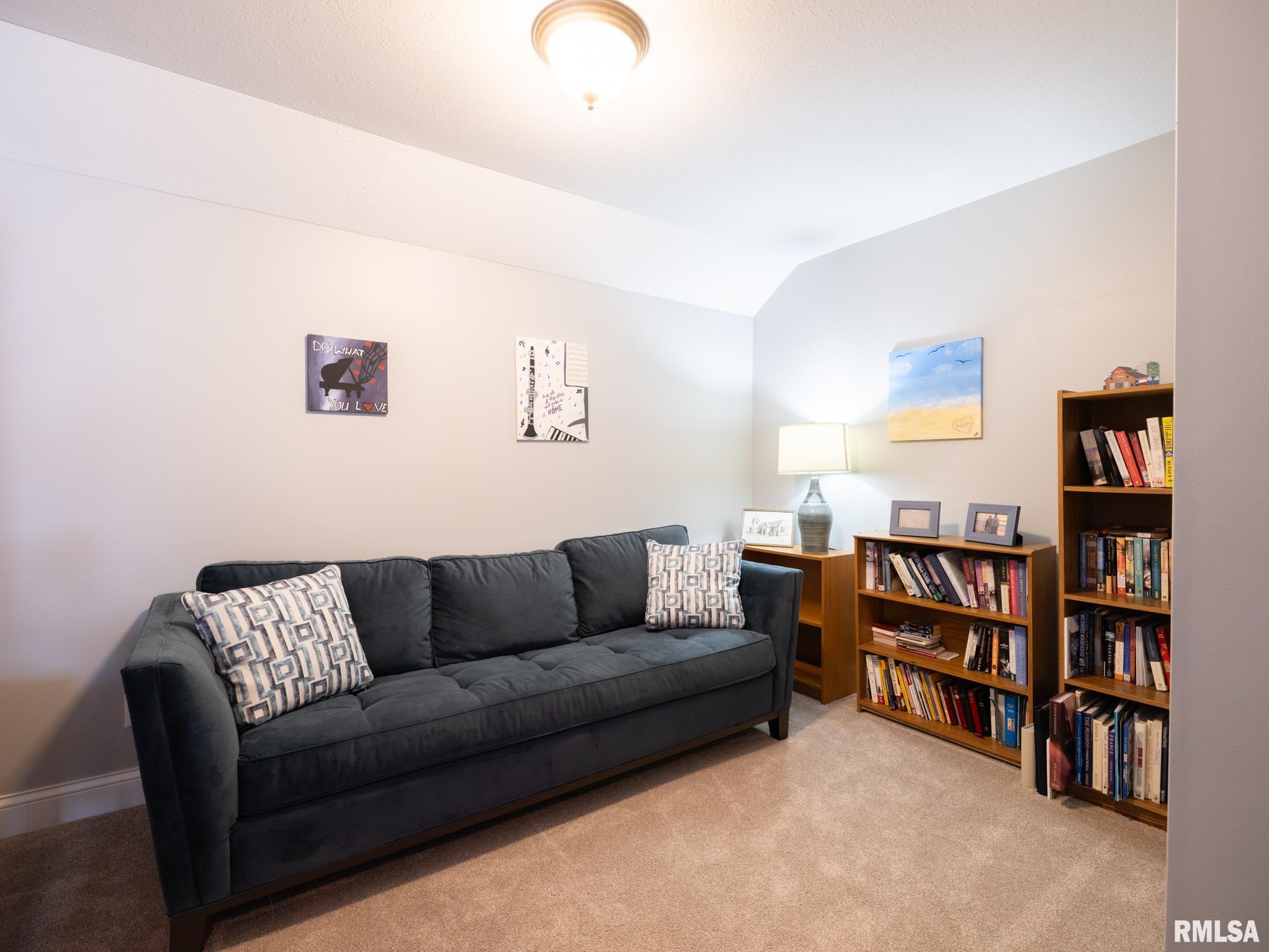 5800 W EAGLECREEK Drive