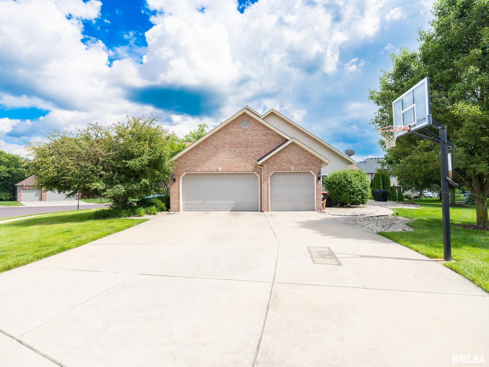 5800 W EAGLECREEK Drive