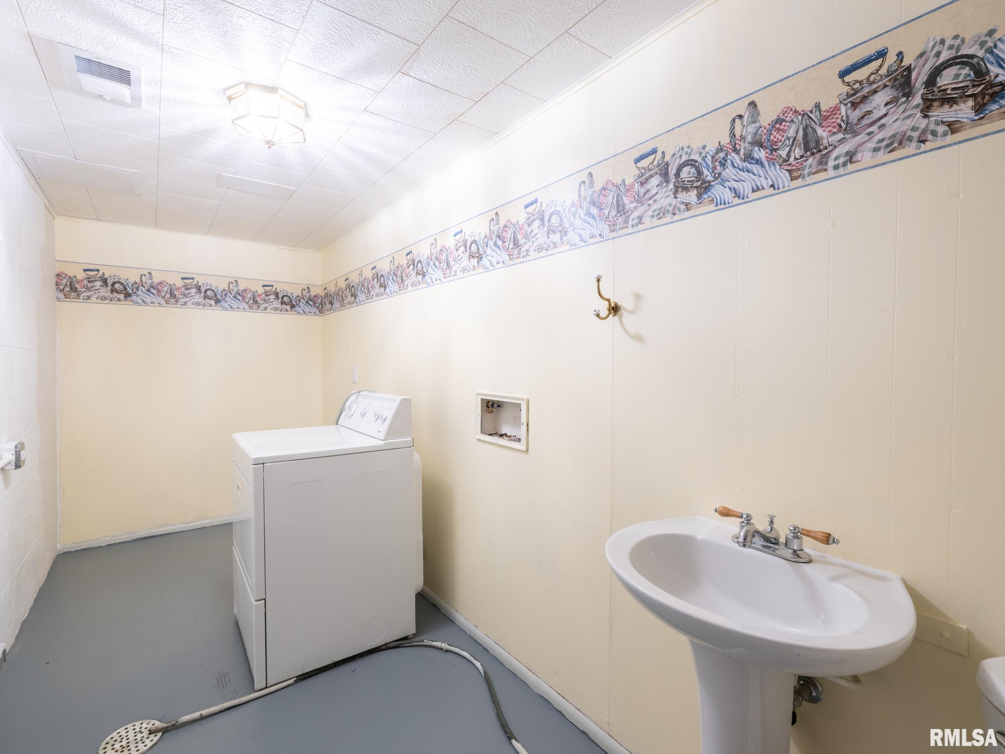 1602 W Lincoln Wood Place