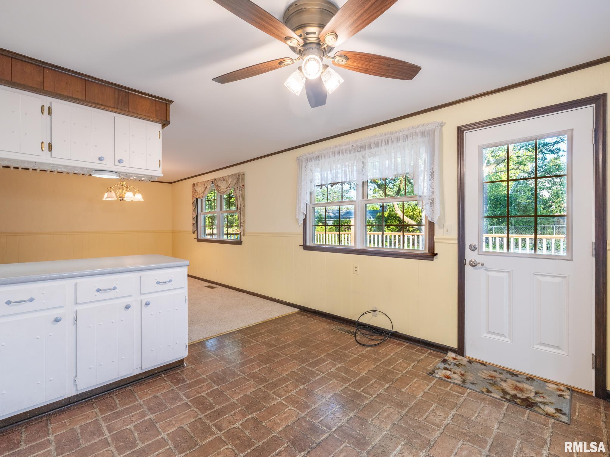 1602 W Lincoln Wood Place