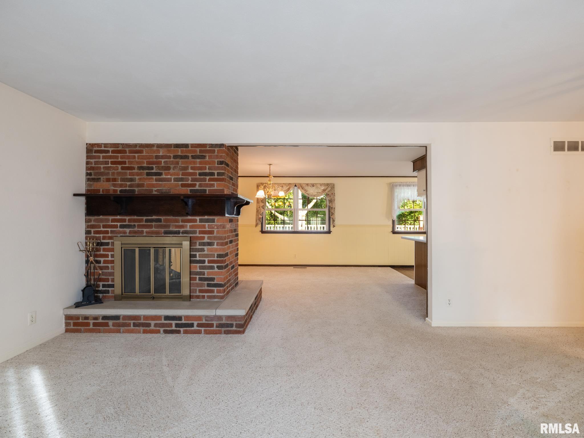 1602 W Lincoln Wood Place