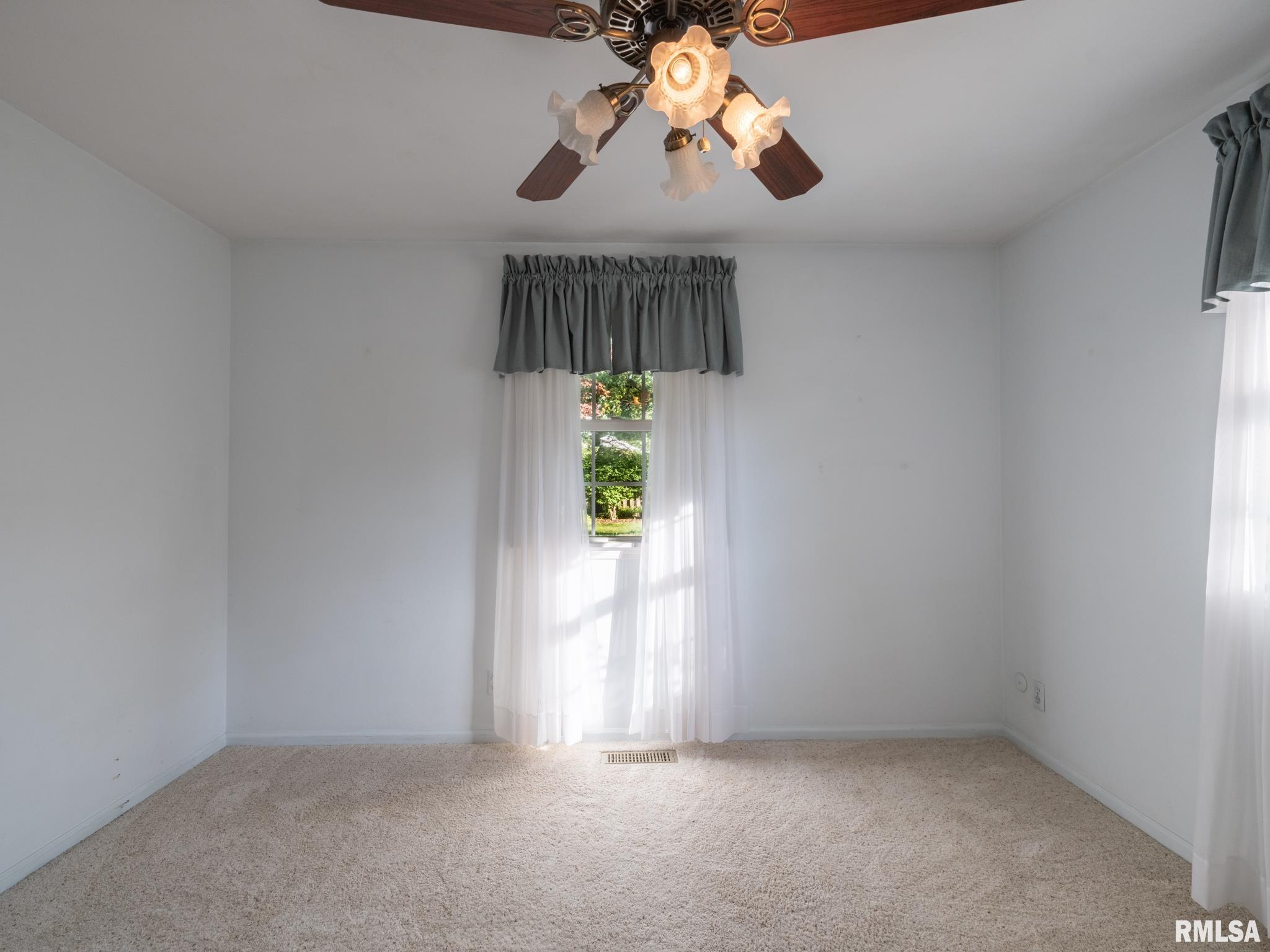 1602 W Lincoln Wood Place