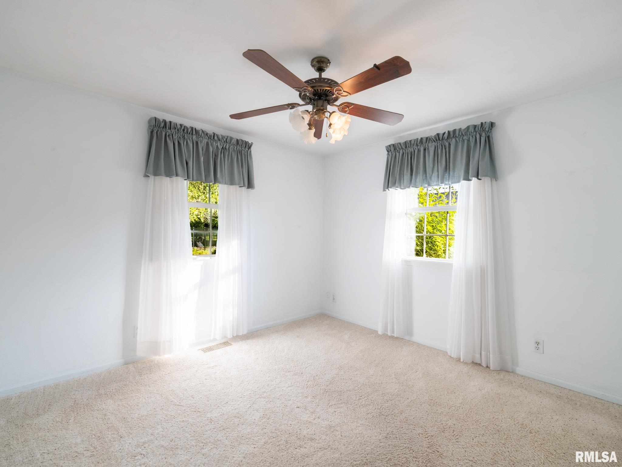 1602 W Lincoln Wood Place