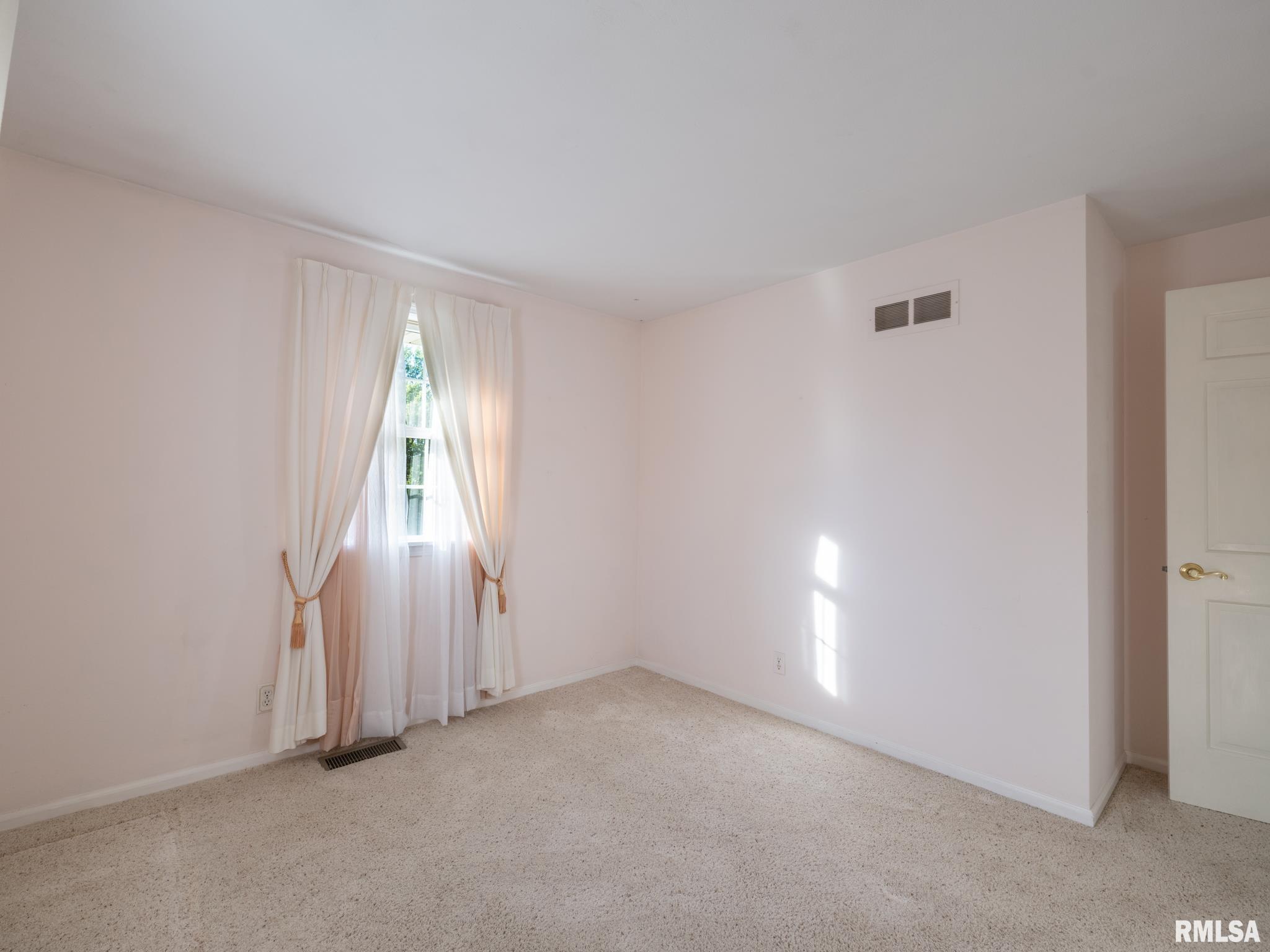 1602 W Lincoln Wood Place