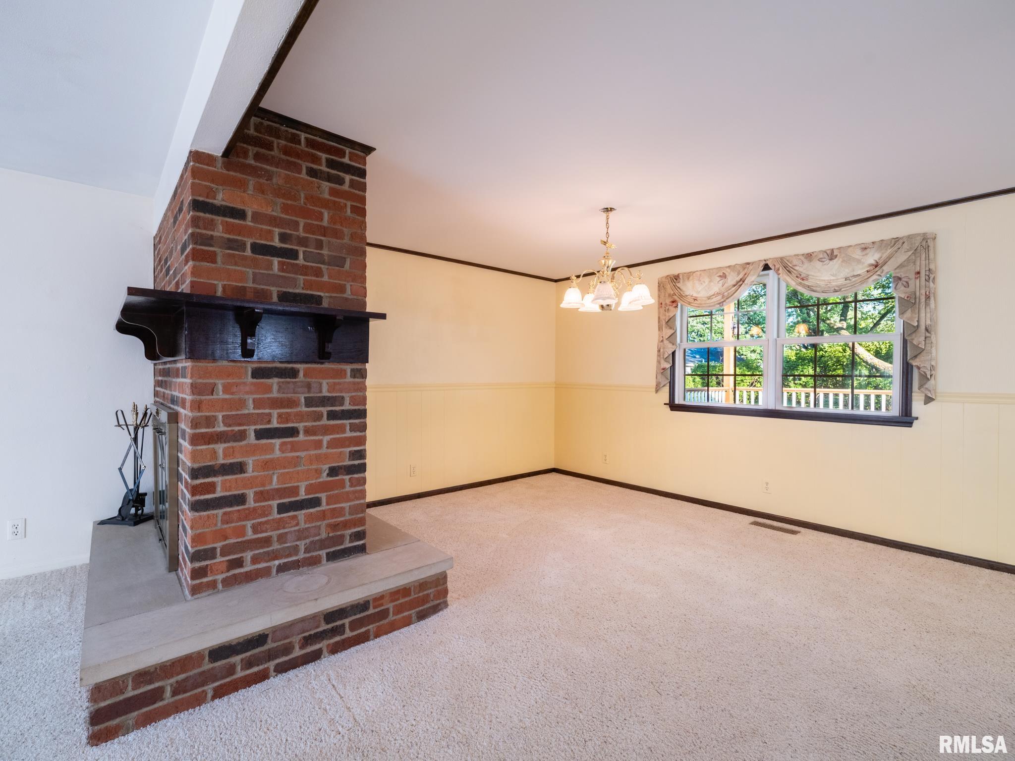 1602 W Lincoln Wood Place