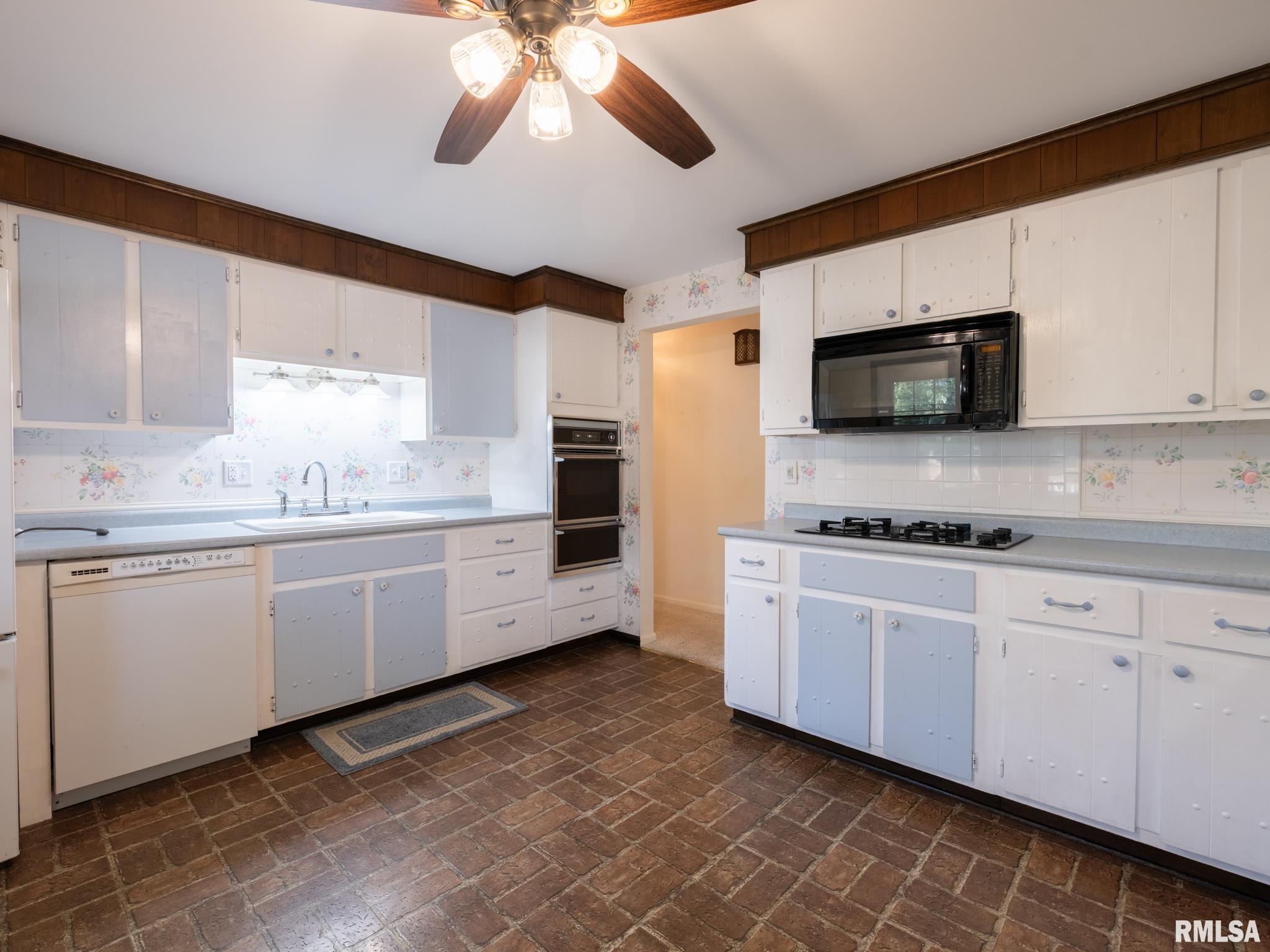 1602 W Lincoln Wood Place