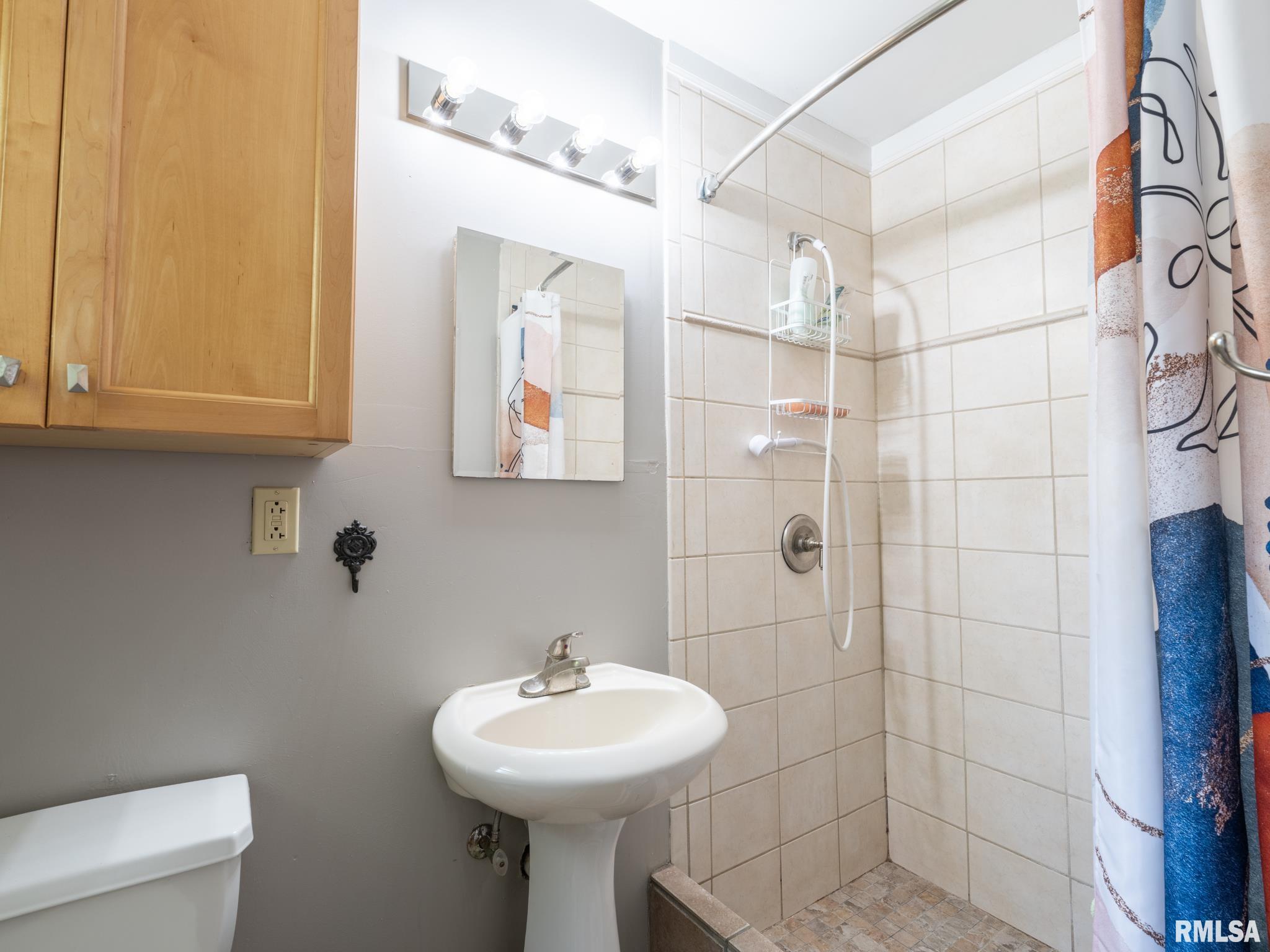 1036 E FORREST HILL Avenue