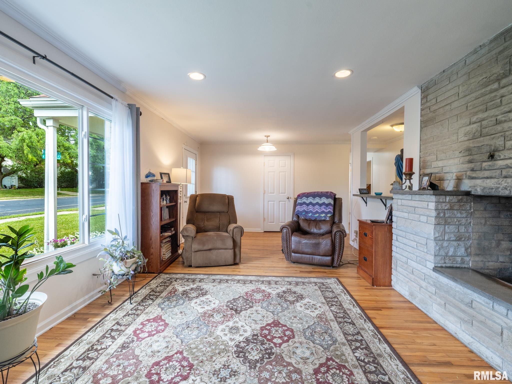 1036 E FORREST HILL Avenue