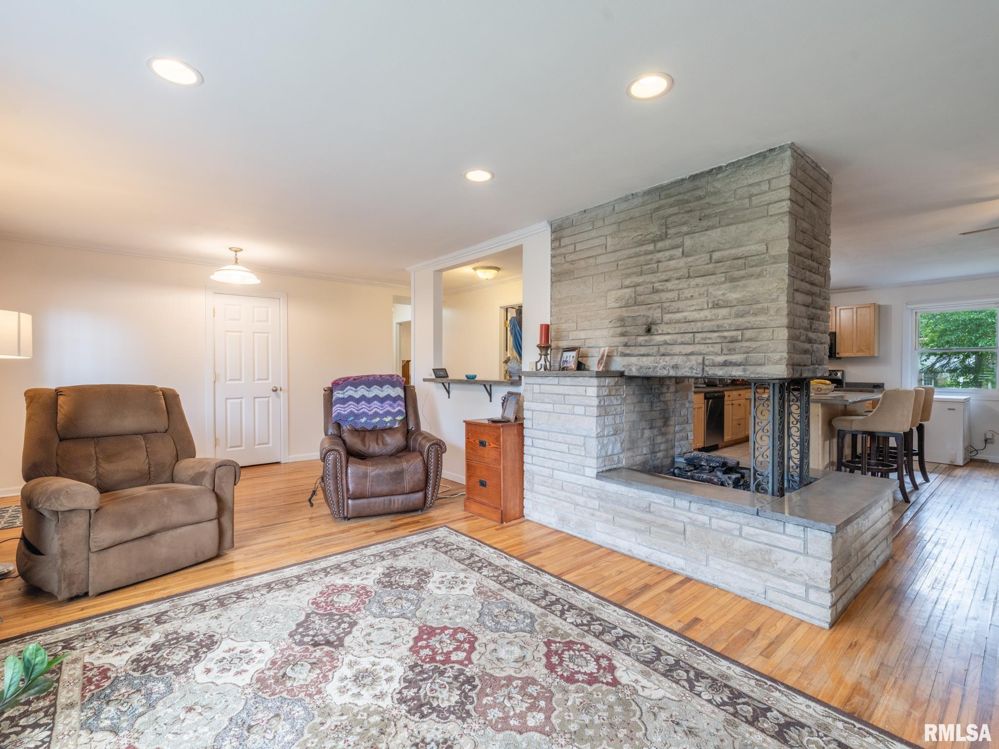 1036 E FORREST HILL Avenue