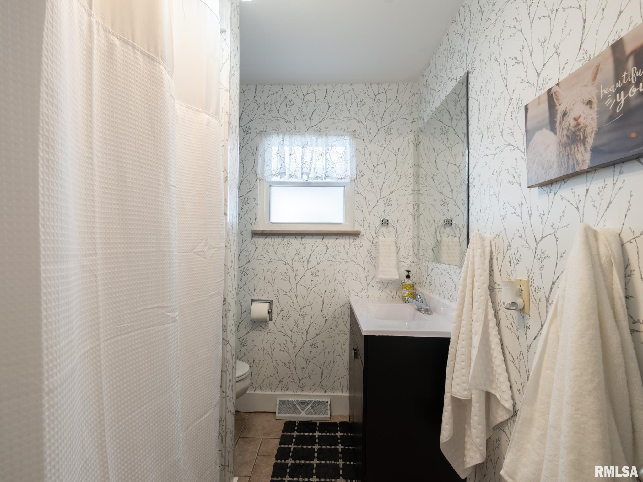 1036 E FORREST HILL Avenue