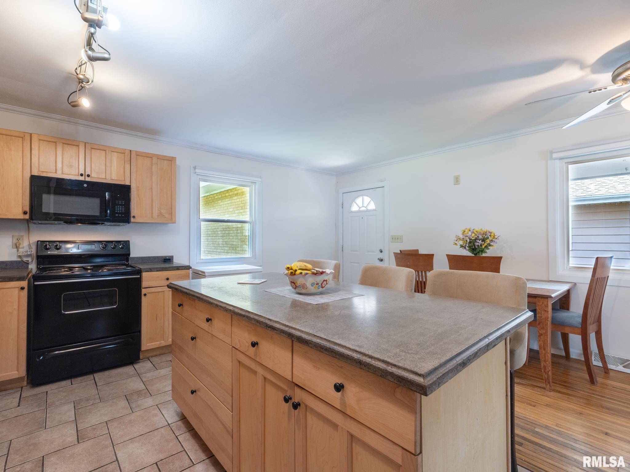 1036 E FORREST HILL Avenue