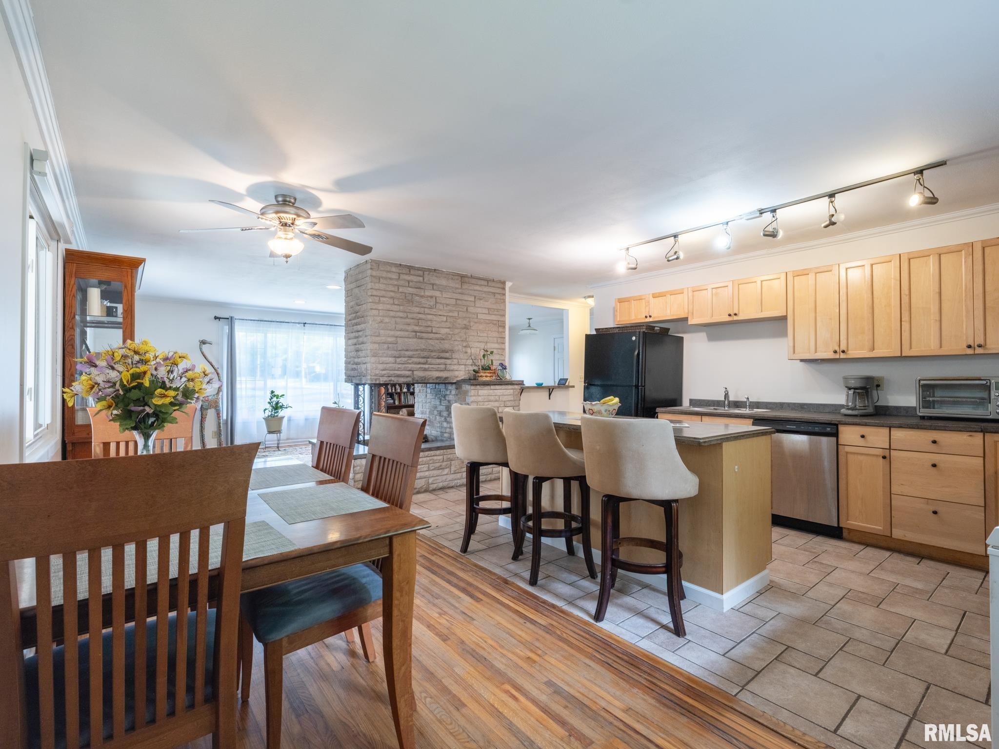 1036 E FORREST HILL Avenue