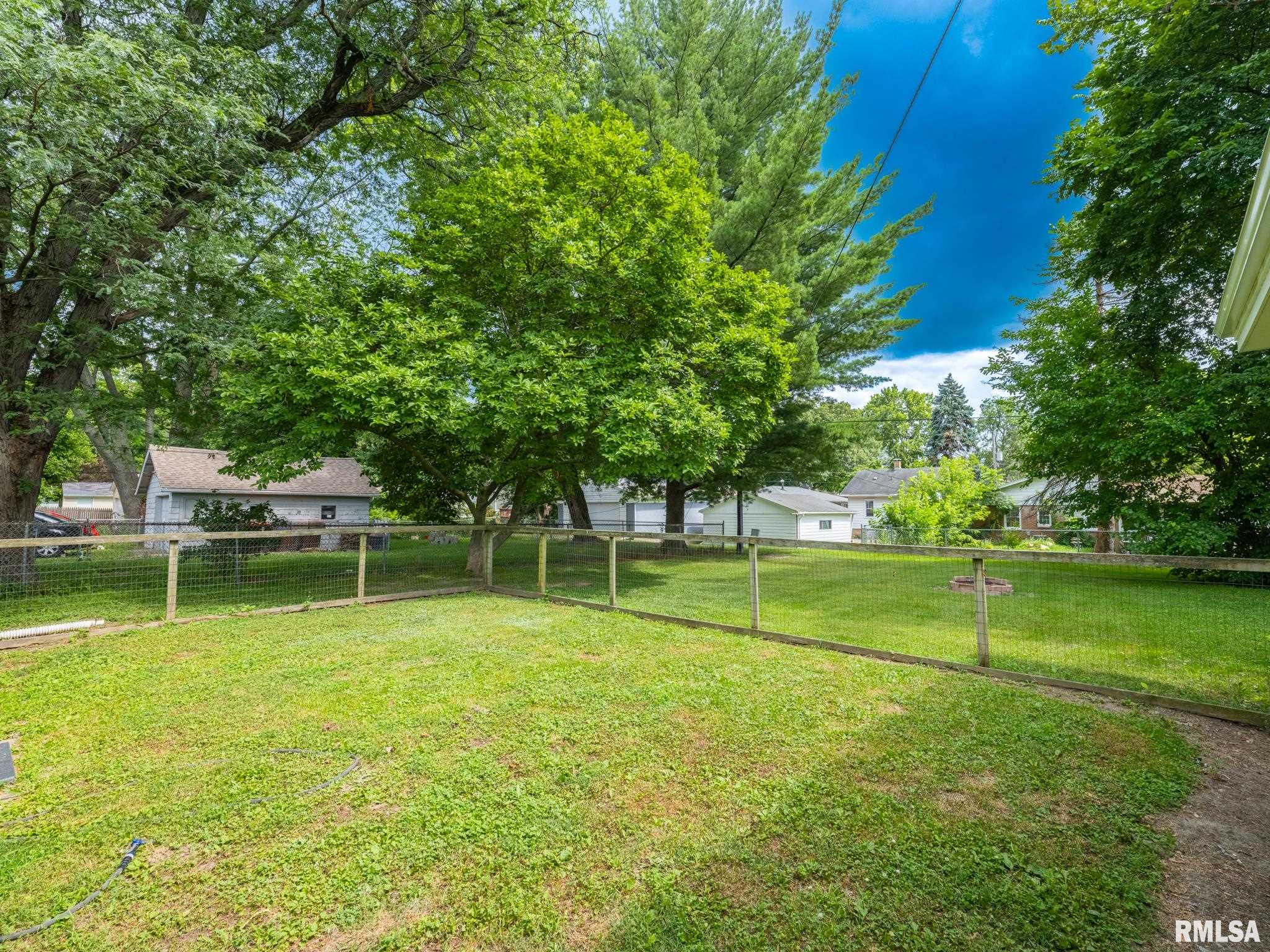 1036 E FORREST HILL Avenue