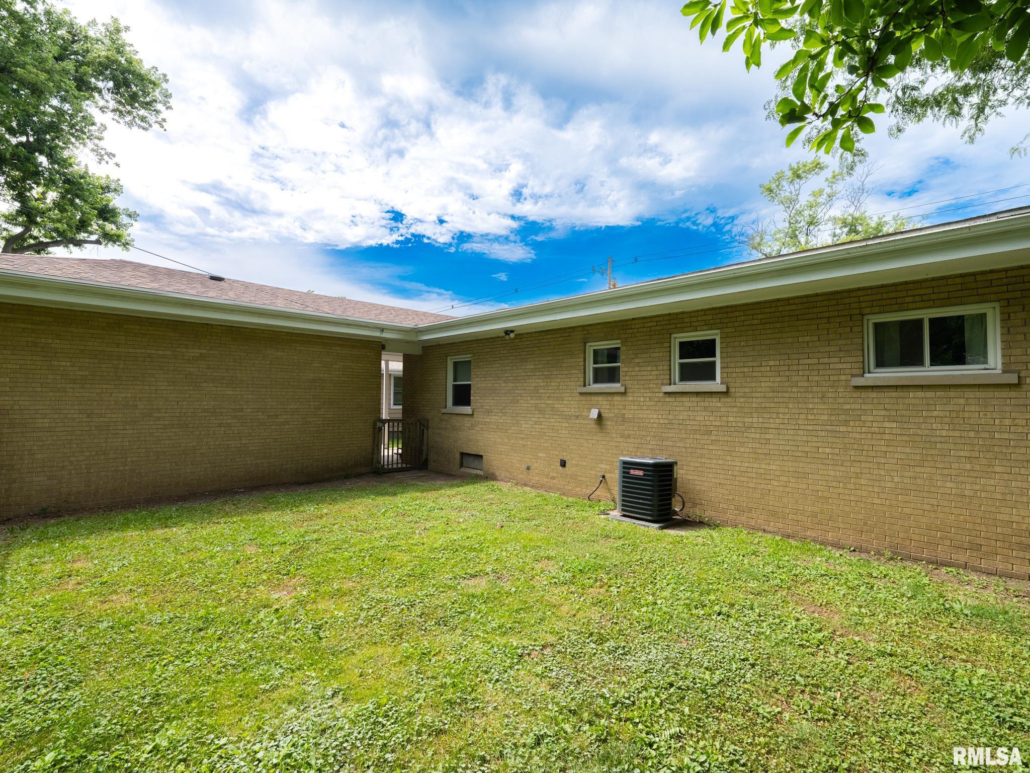 1036 E FORREST HILL Avenue