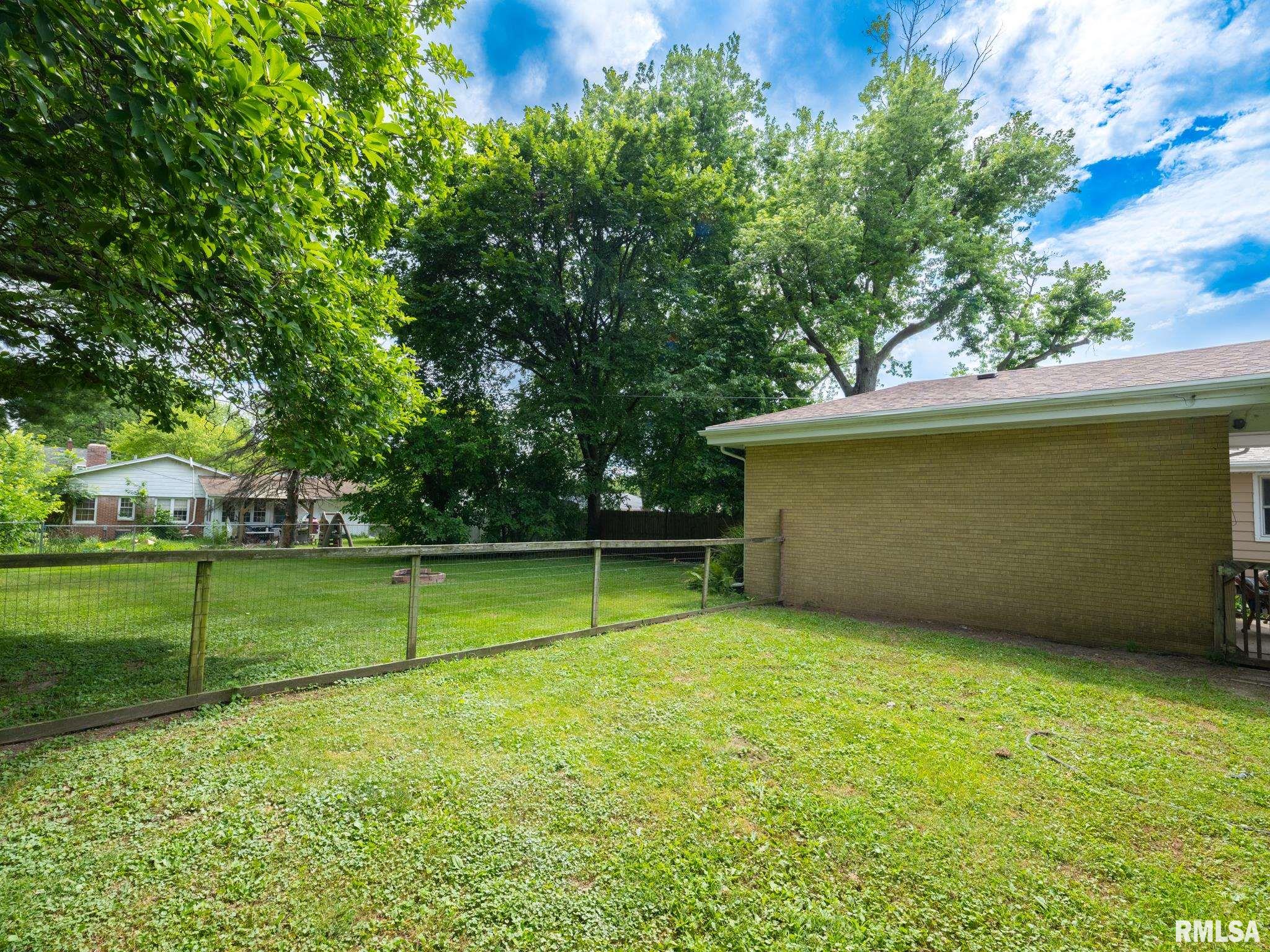 1036 E FORREST HILL Avenue