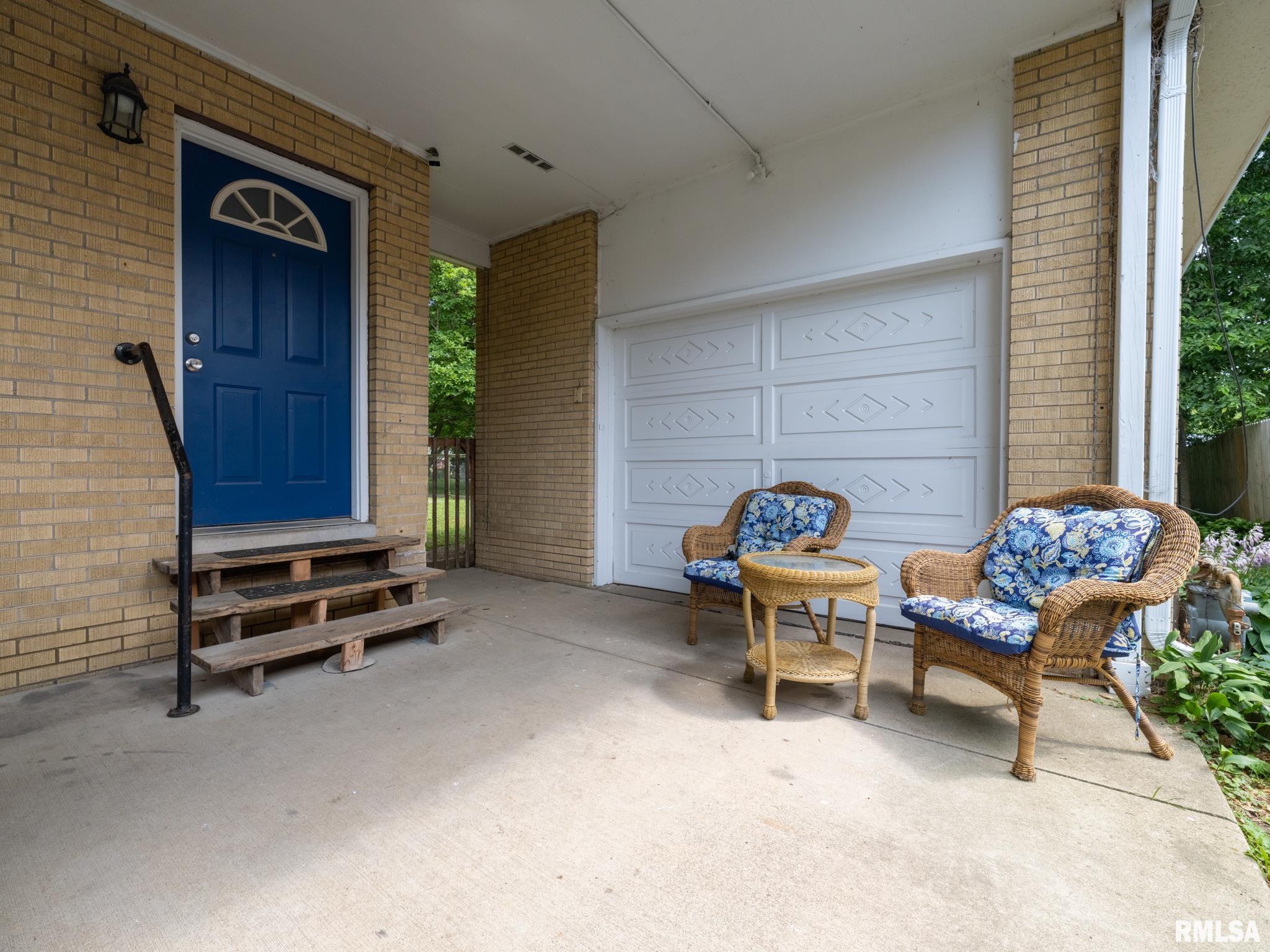 1036 E FORREST HILL Avenue