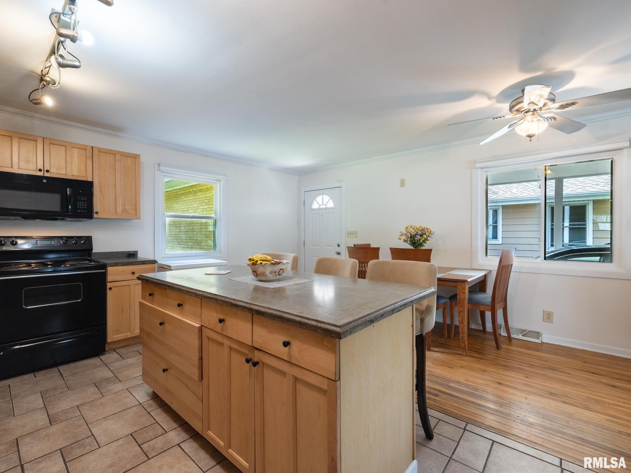 1036 E FORREST HILL Avenue