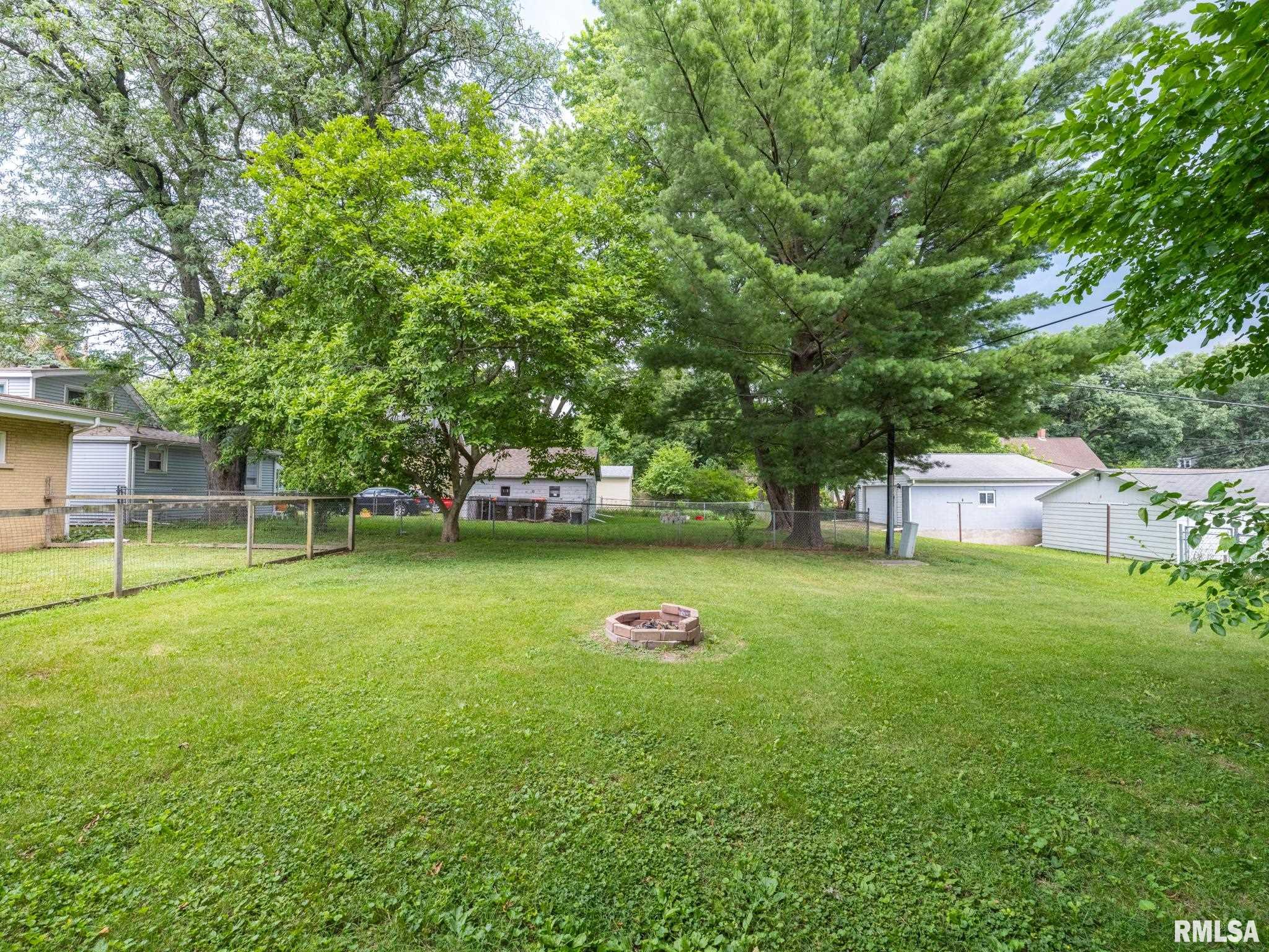 1036 E FORREST HILL Avenue