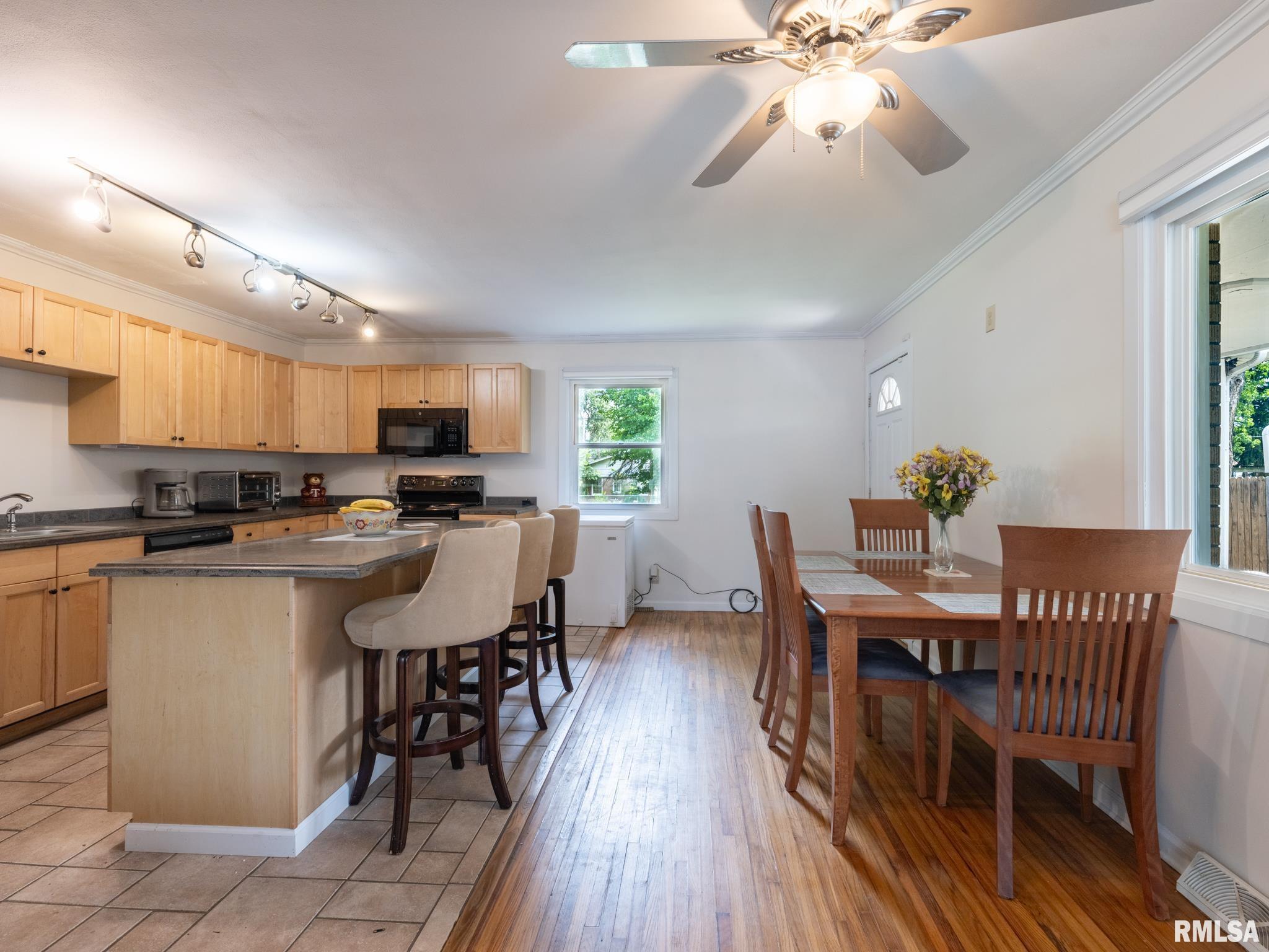 1036 E FORREST HILL Avenue