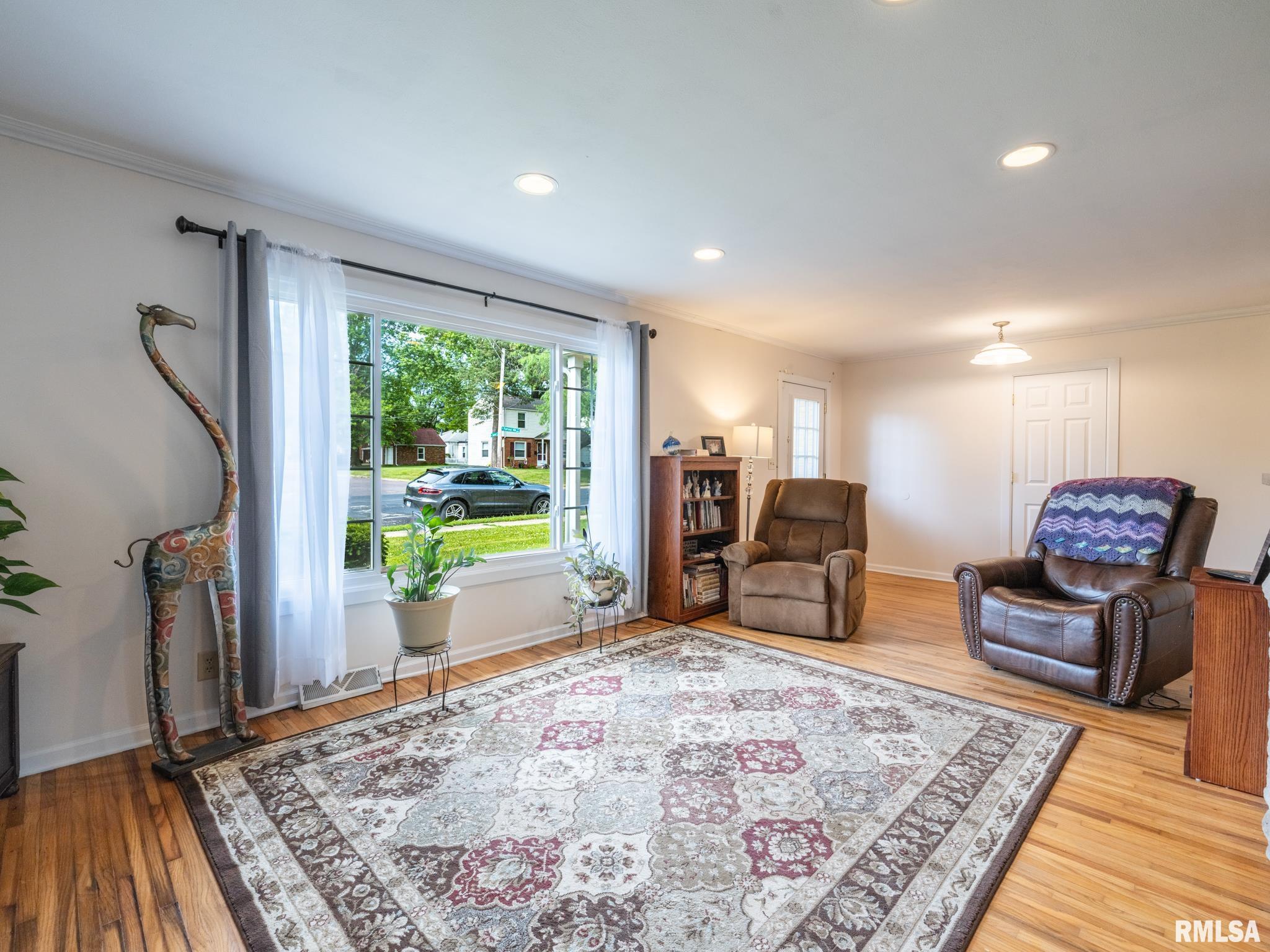 1036 E FORREST HILL Avenue