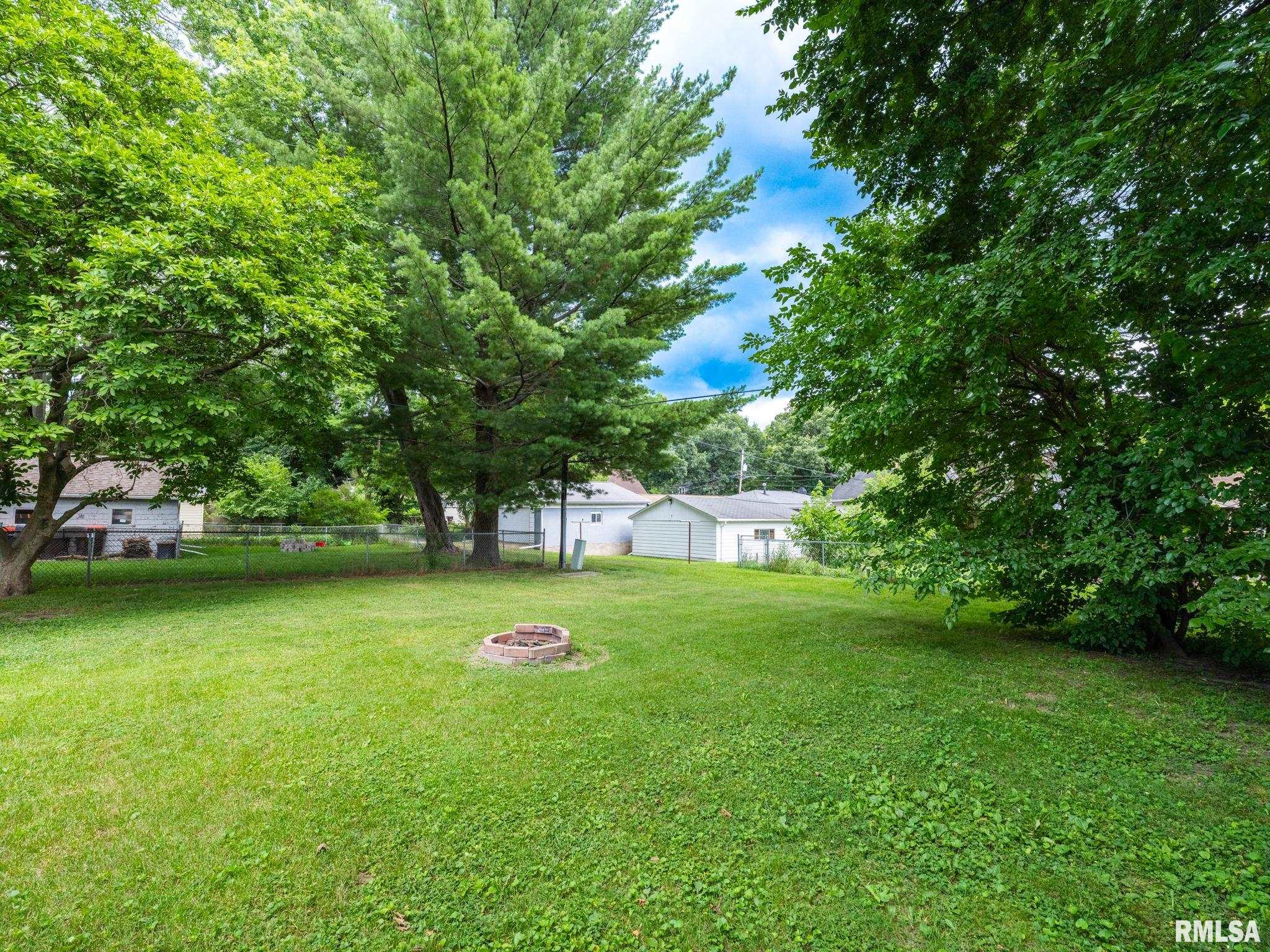 1036 E FORREST HILL Avenue