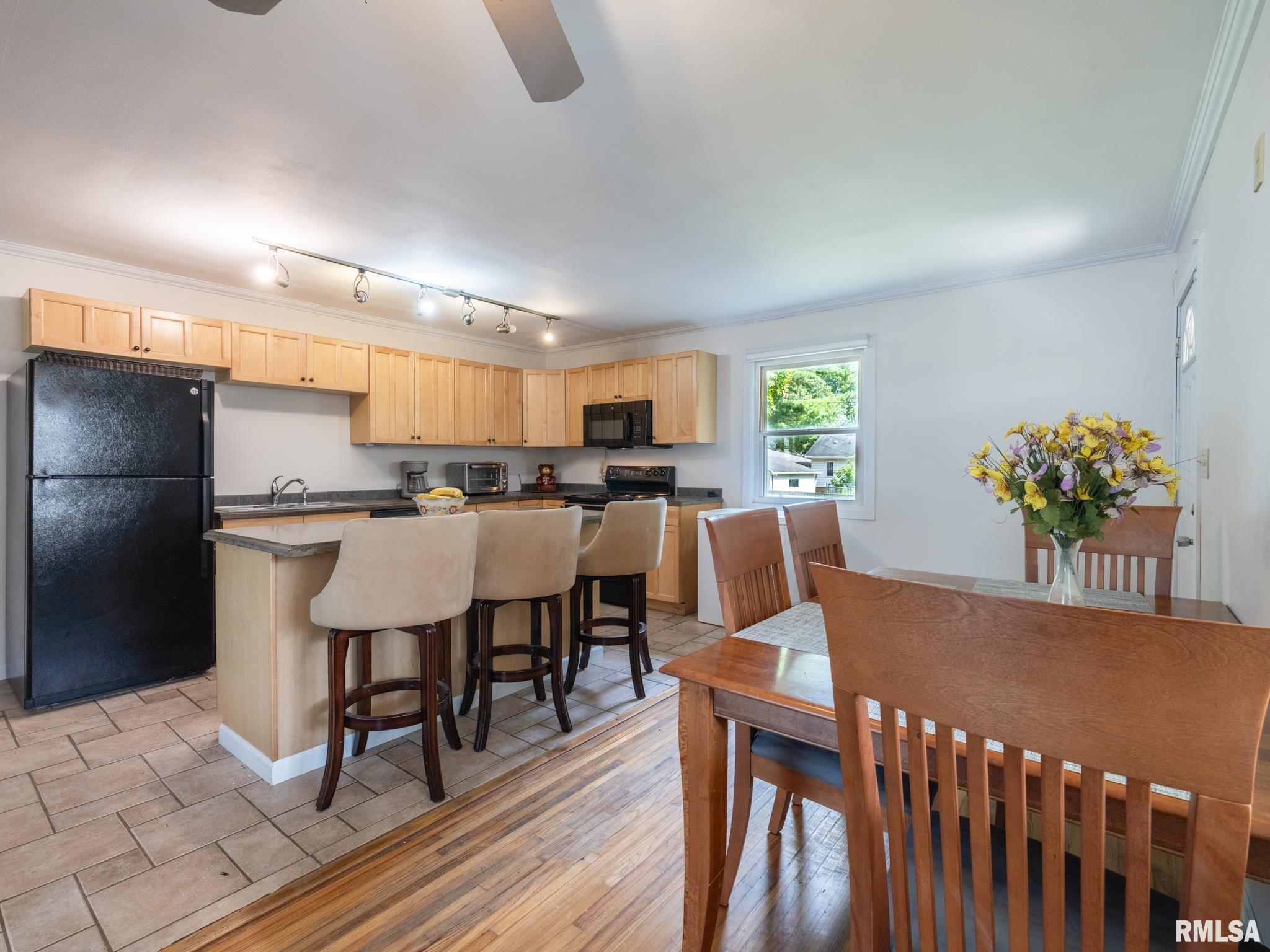 1036 E FORREST HILL Avenue