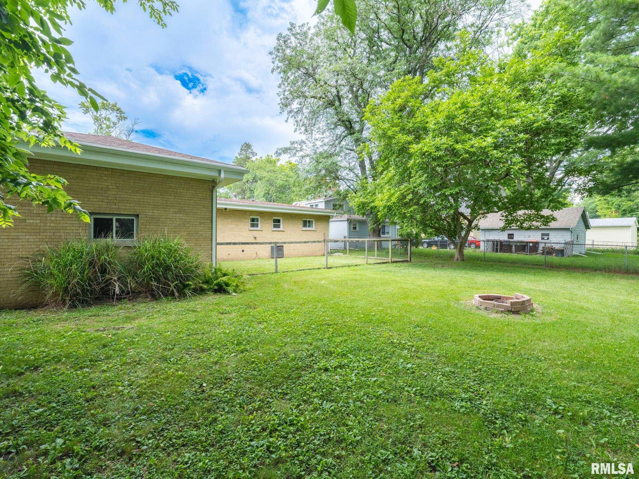 1036 E FORREST HILL Avenue