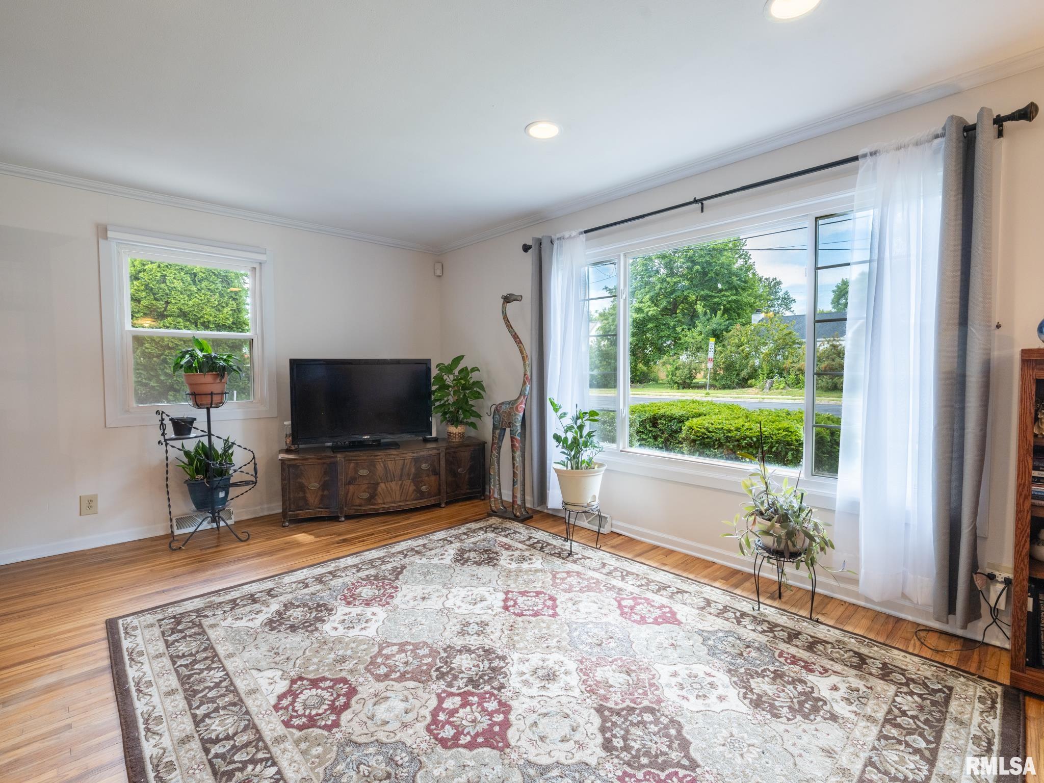 1036 E FORREST HILL Avenue