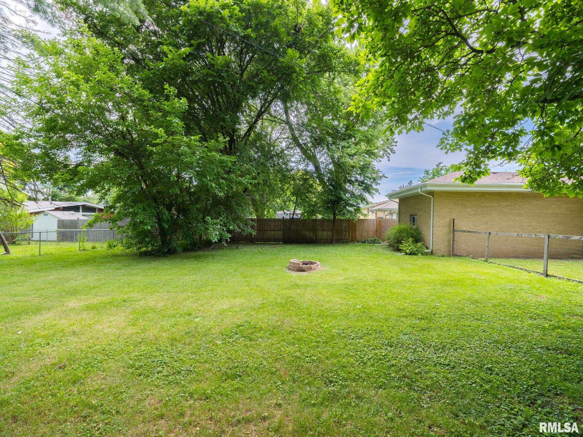 1036 E FORREST HILL Avenue