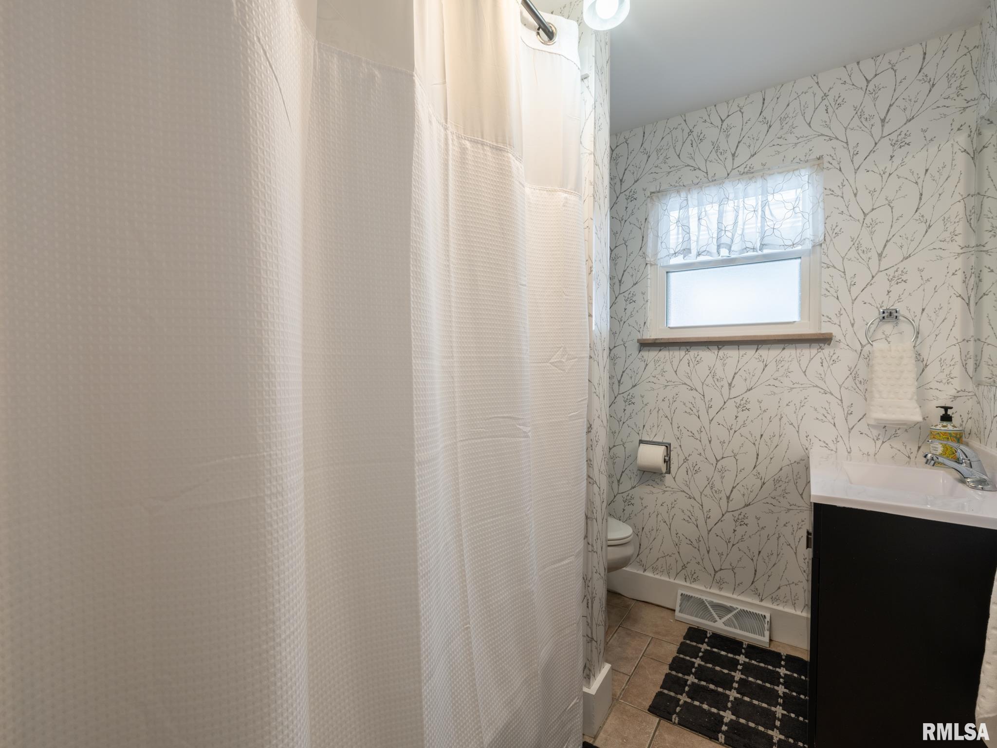 1036 E FORREST HILL Avenue