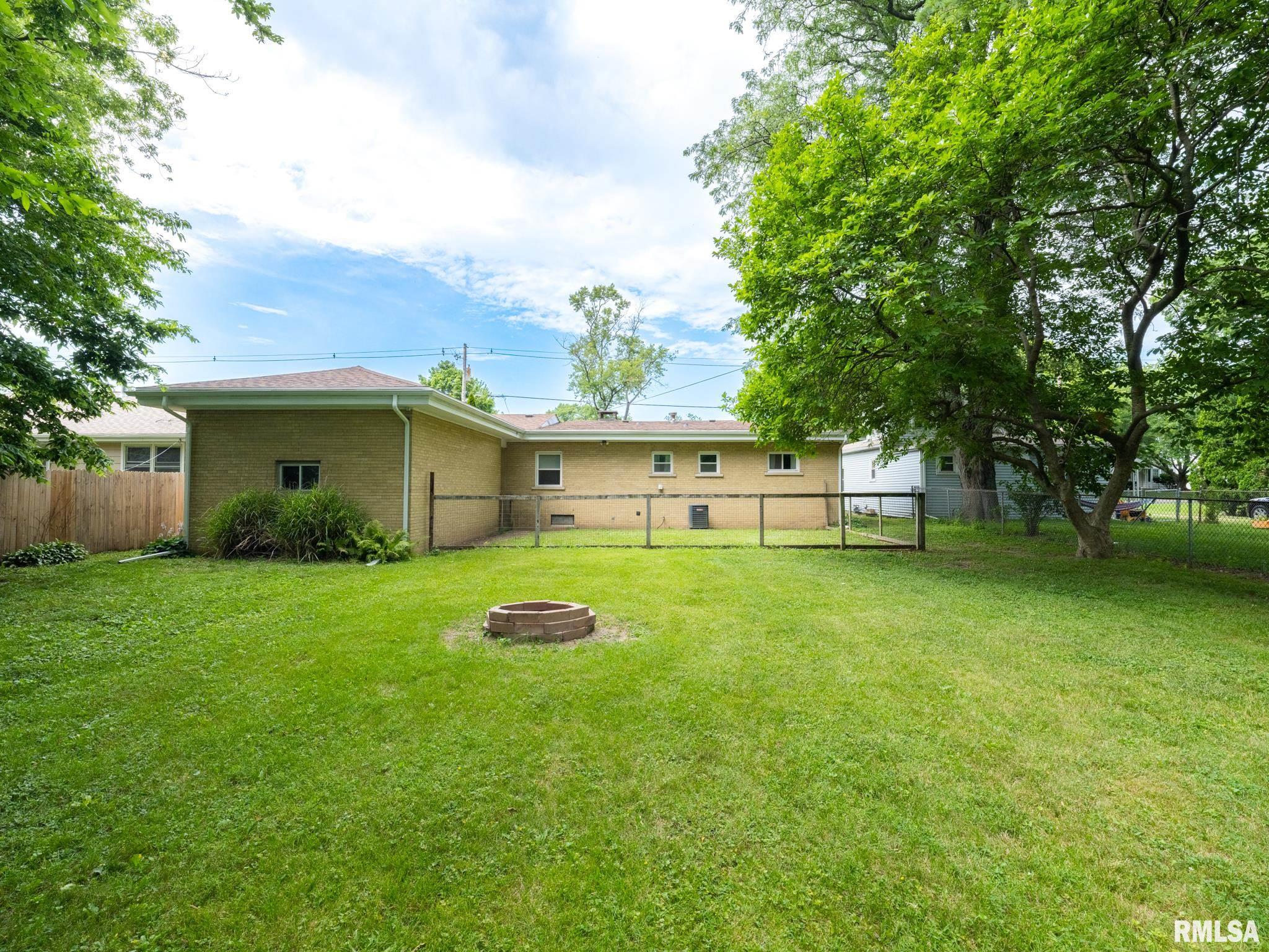 1036 E FORREST HILL Avenue