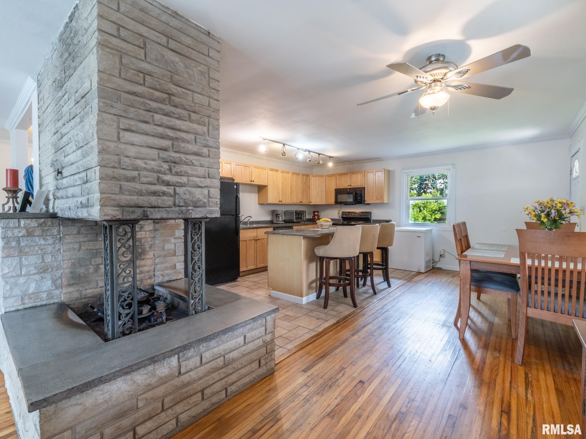 1036 E FORREST HILL Avenue