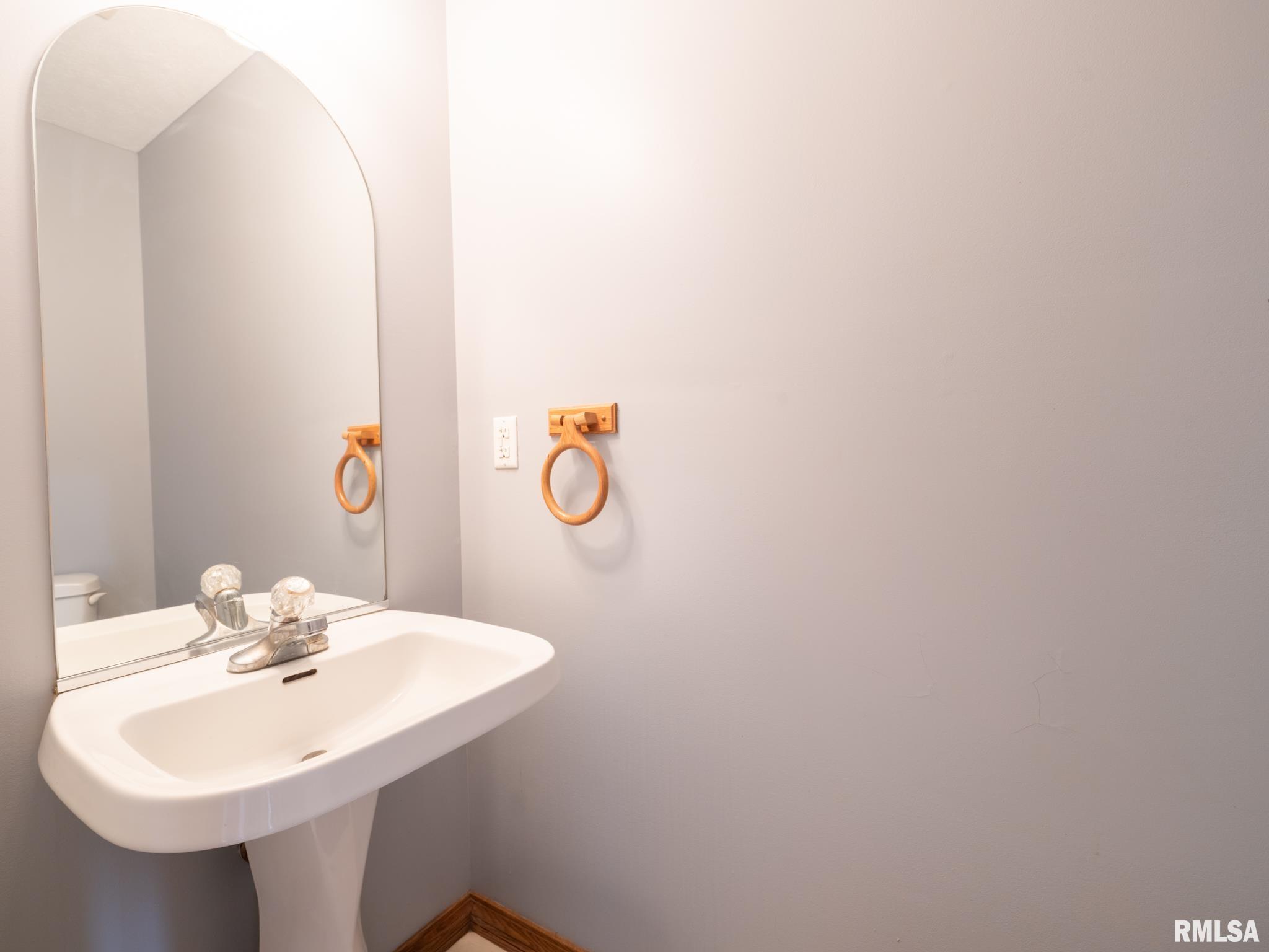 2215 County Road 600 N Road