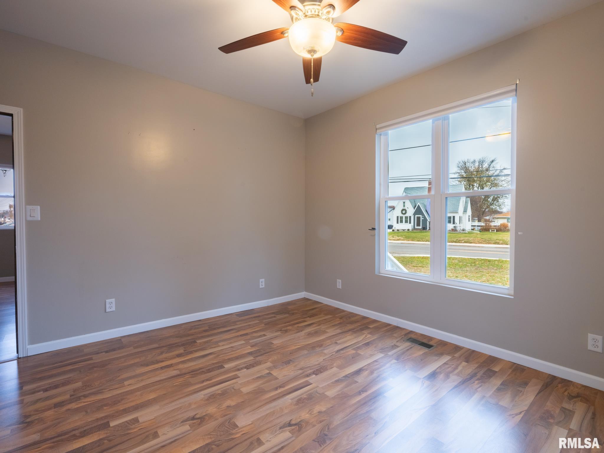 100 S SANDERSON Avenue