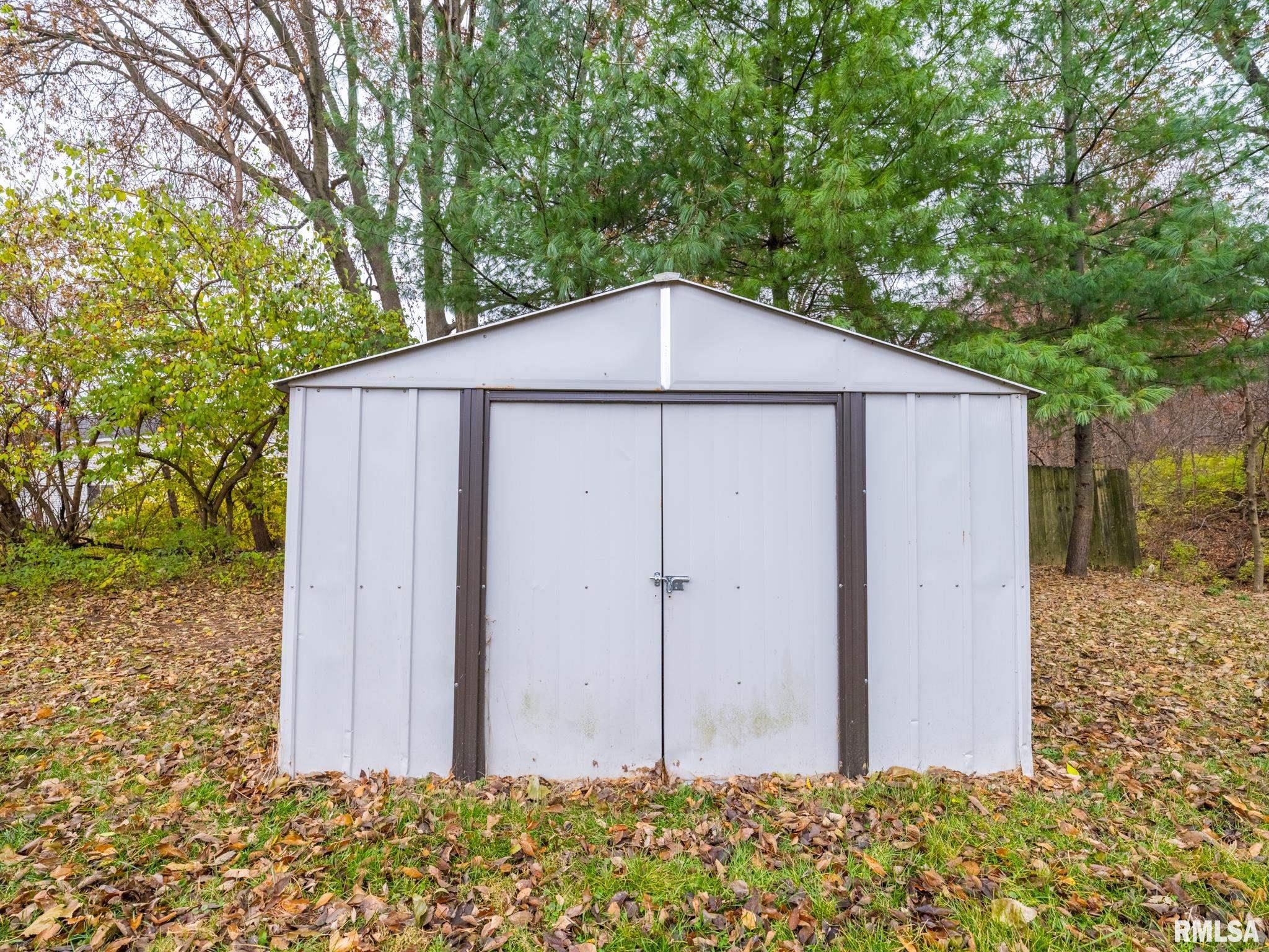 100 S SANDERSON Avenue