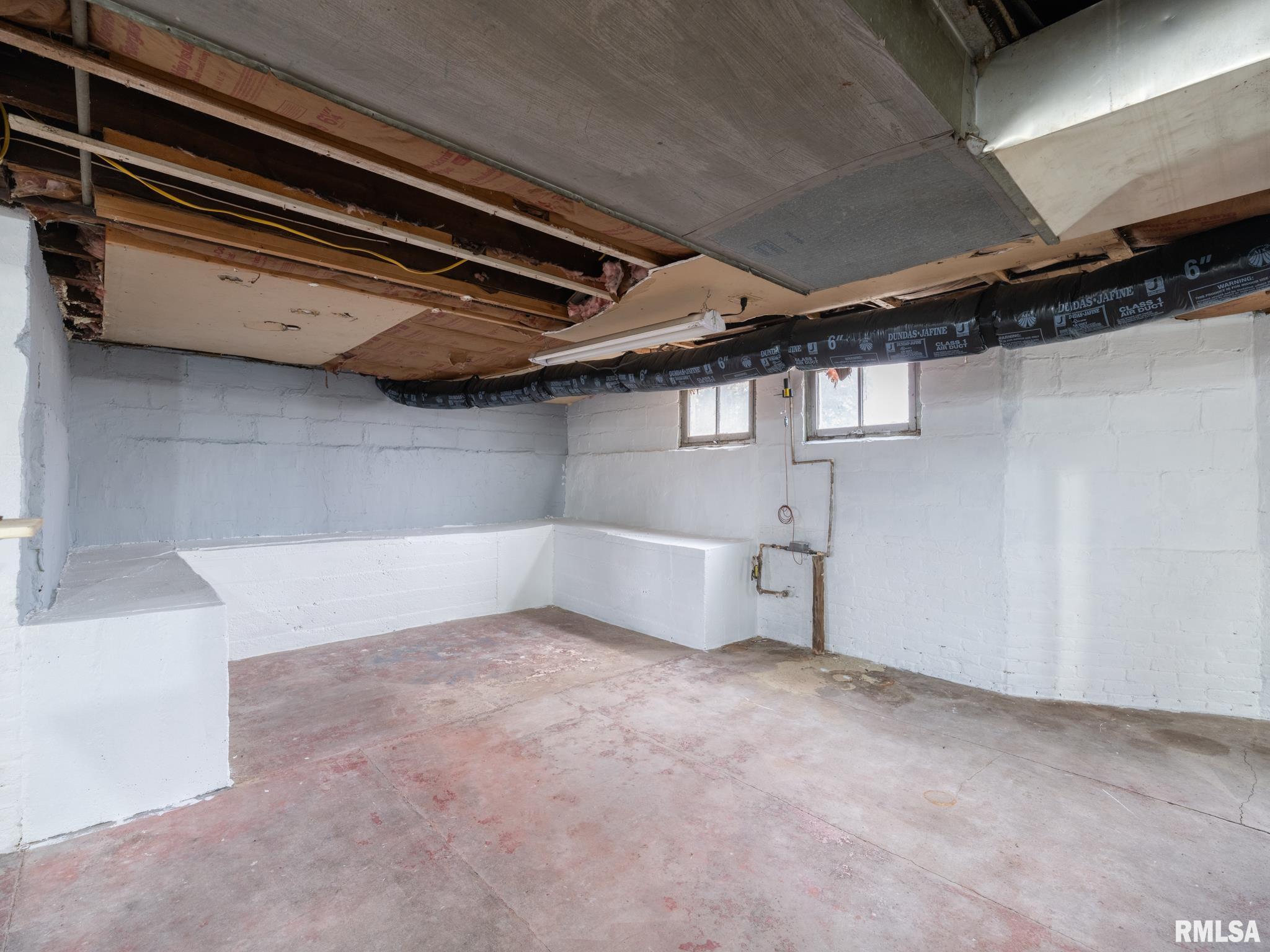 100 S SANDERSON Avenue