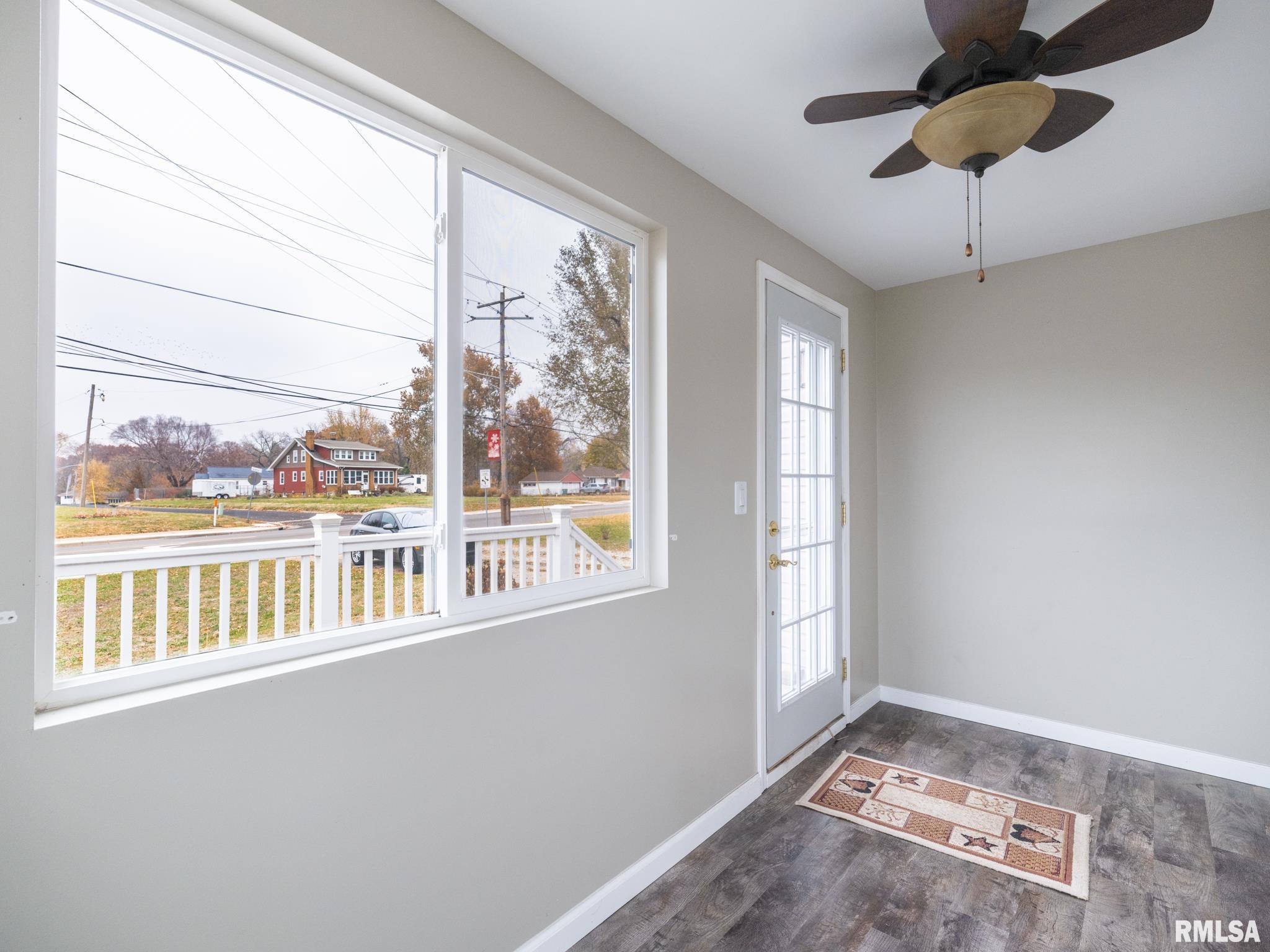 100 S SANDERSON Avenue