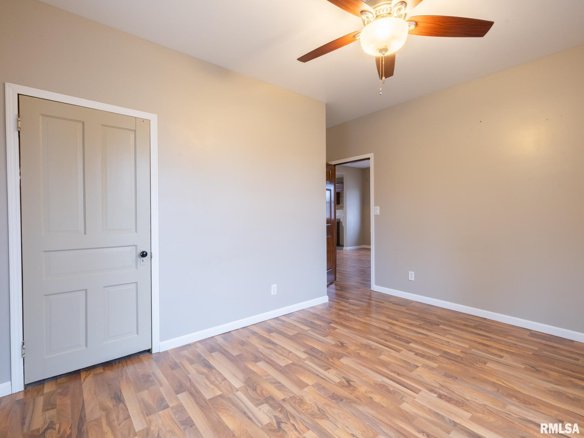 100 S SANDERSON Avenue