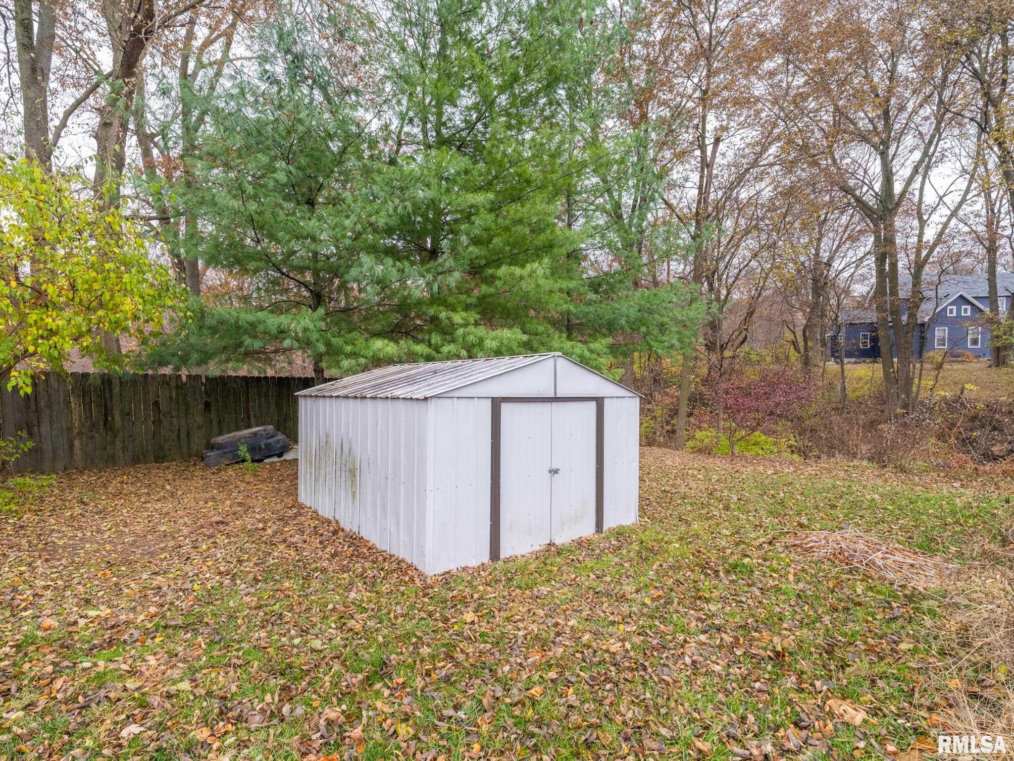 100 S SANDERSON Avenue