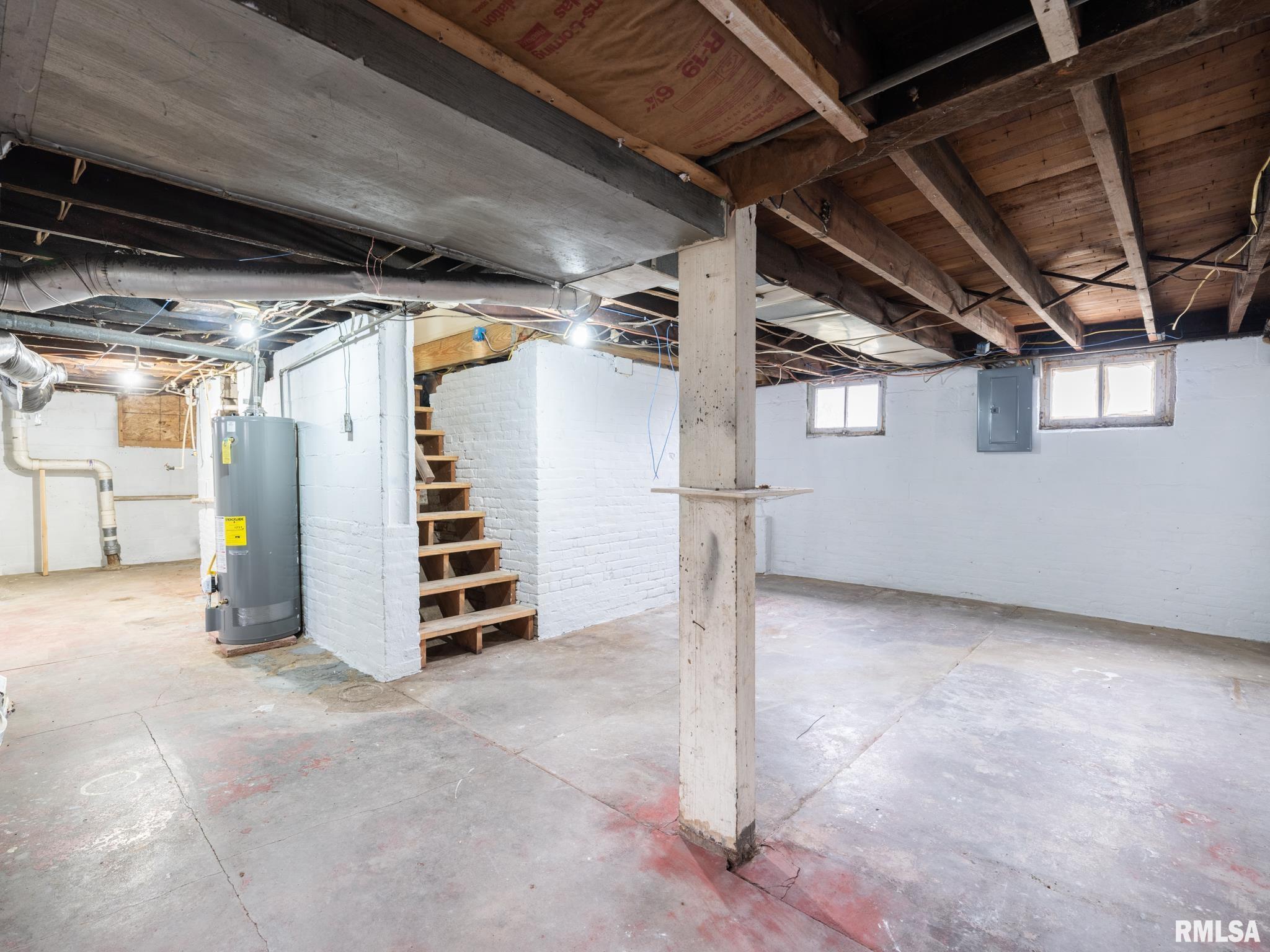 100 S SANDERSON Avenue