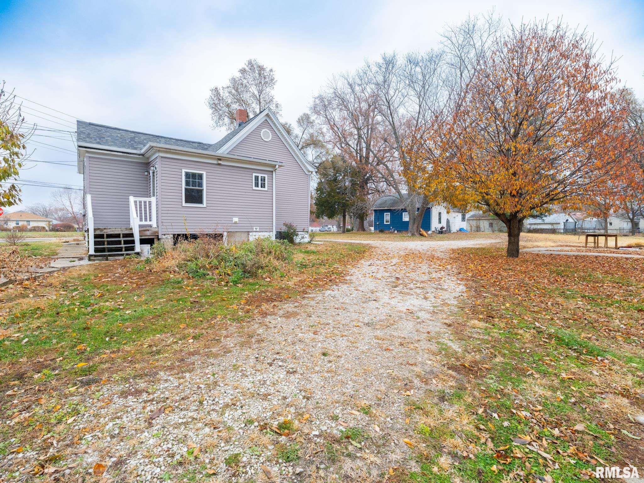 100 S SANDERSON Avenue