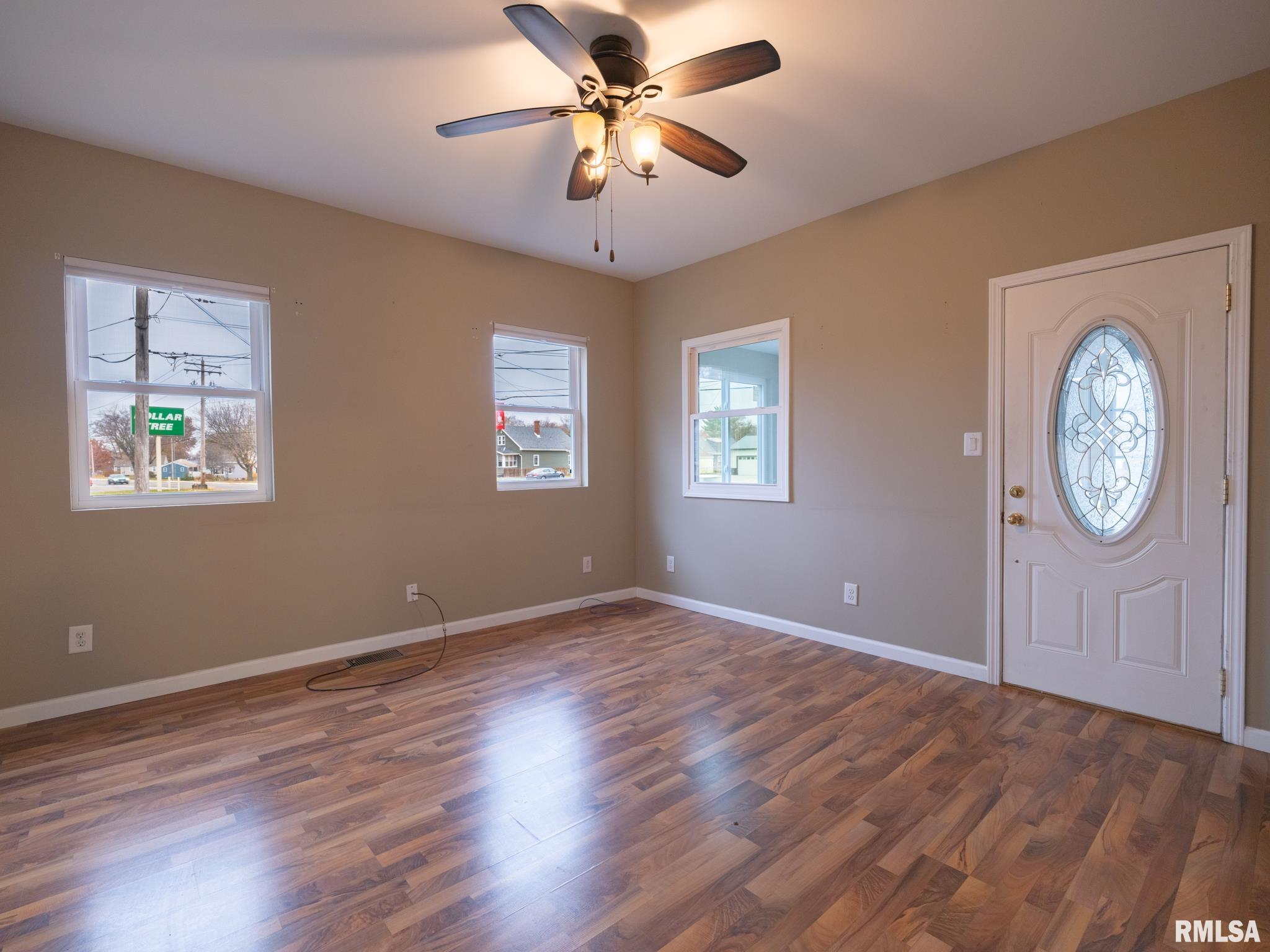 100 S SANDERSON Avenue