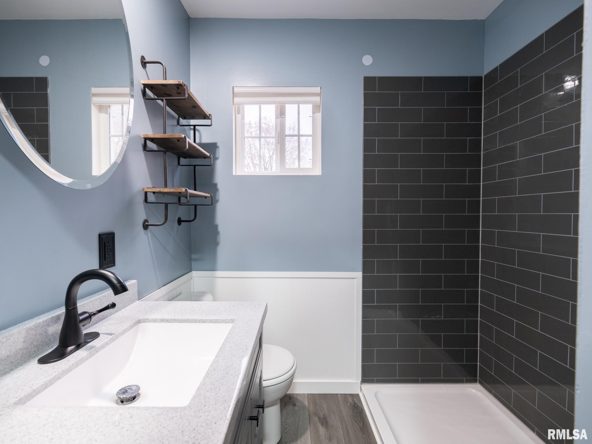 100 S SANDERSON Avenue