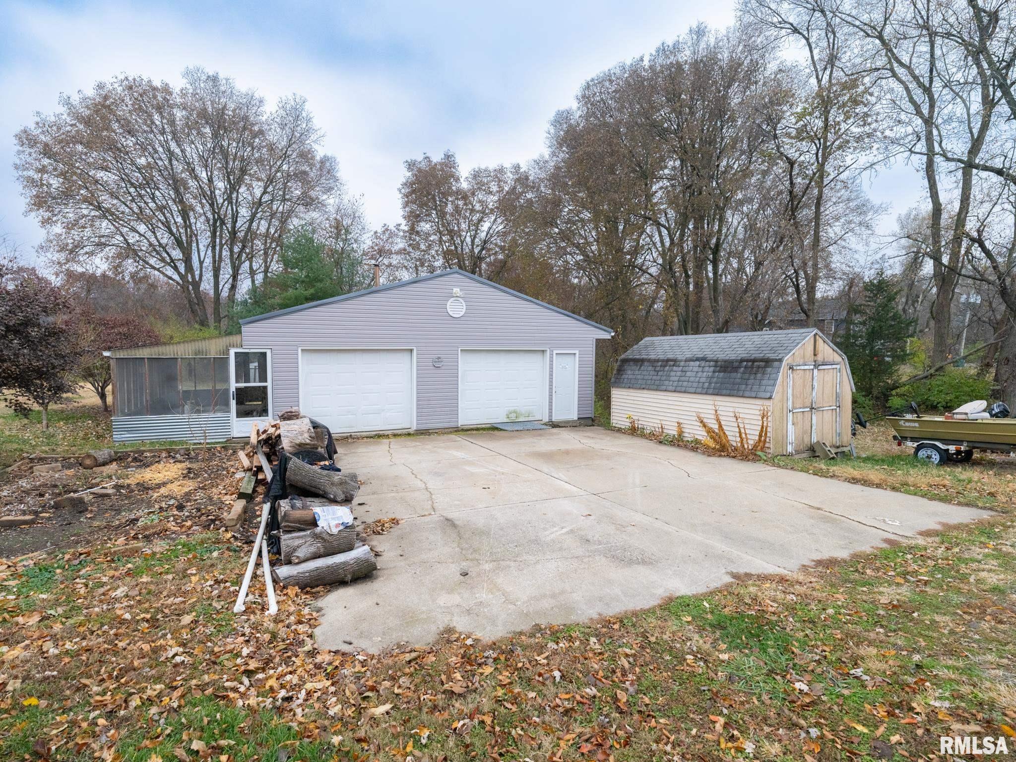 100 S SANDERSON Avenue