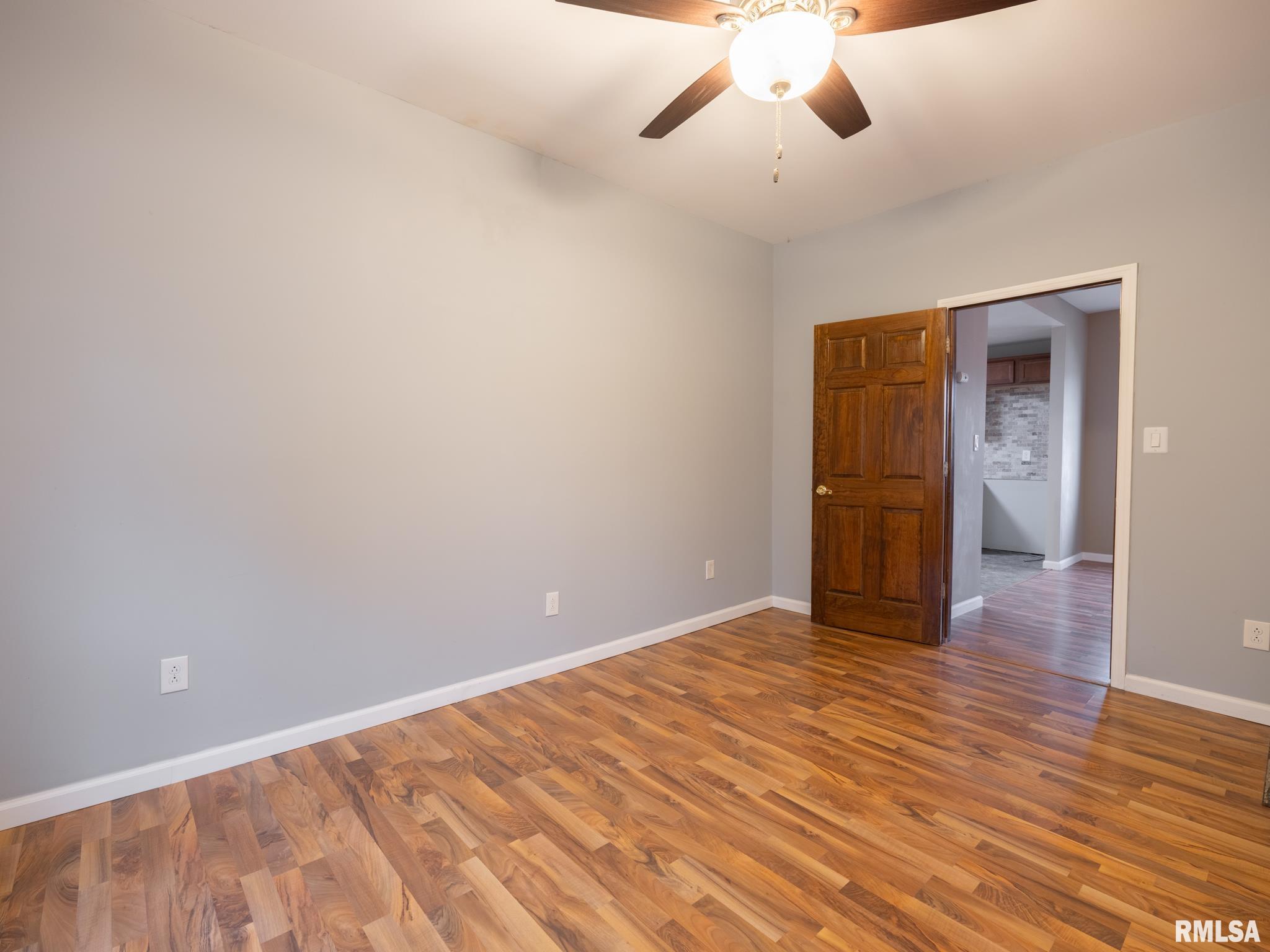 100 S SANDERSON Avenue