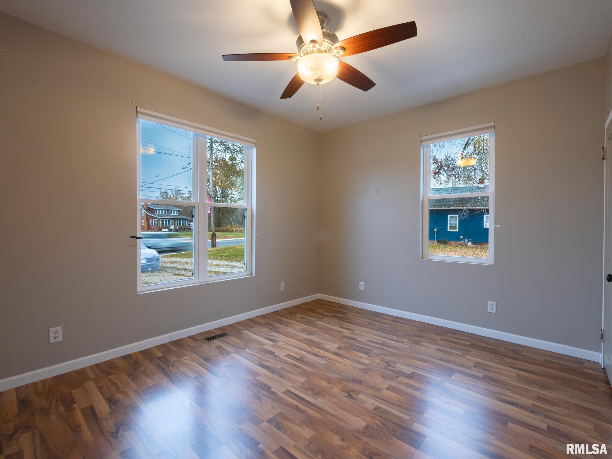 100 S SANDERSON Avenue